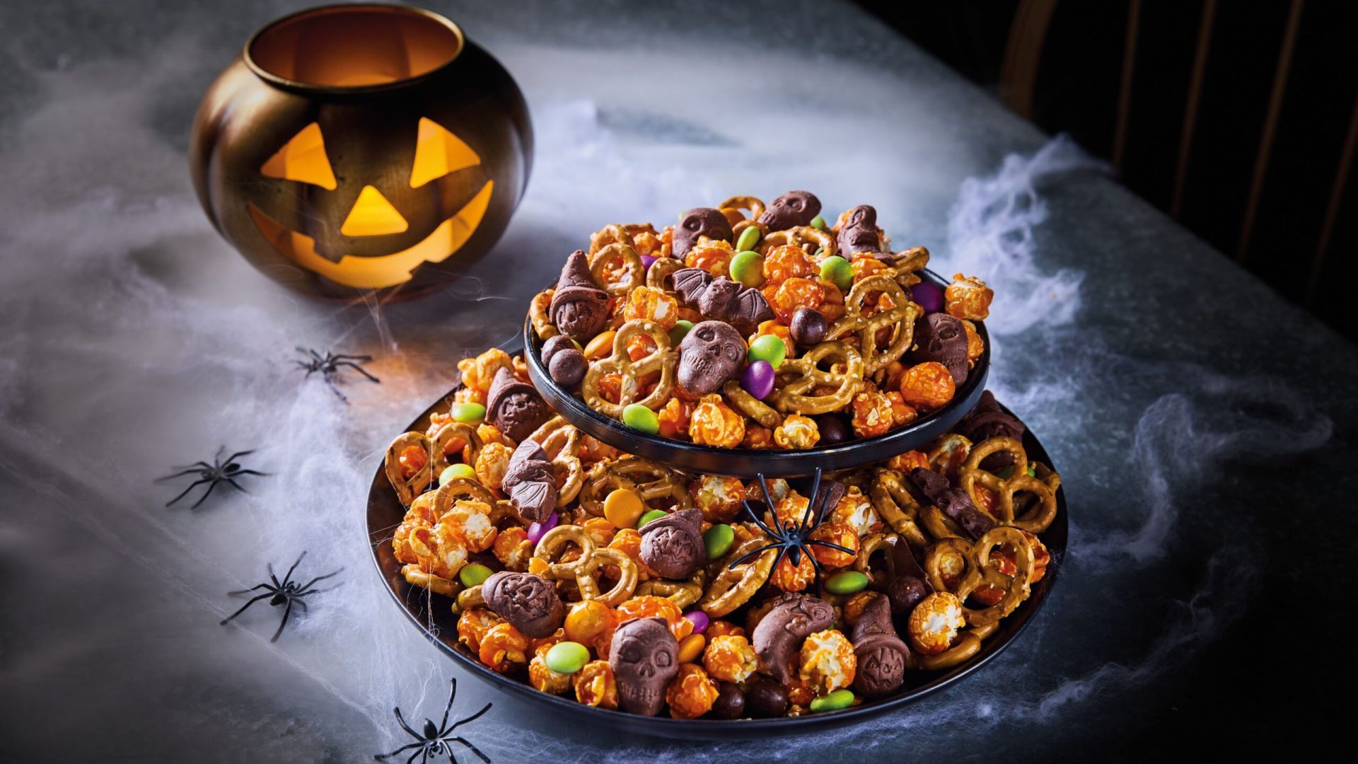 1920x1080 Supermarket giant is bringing back 600g Halloween sweet tubs for just £3.69 this weekend