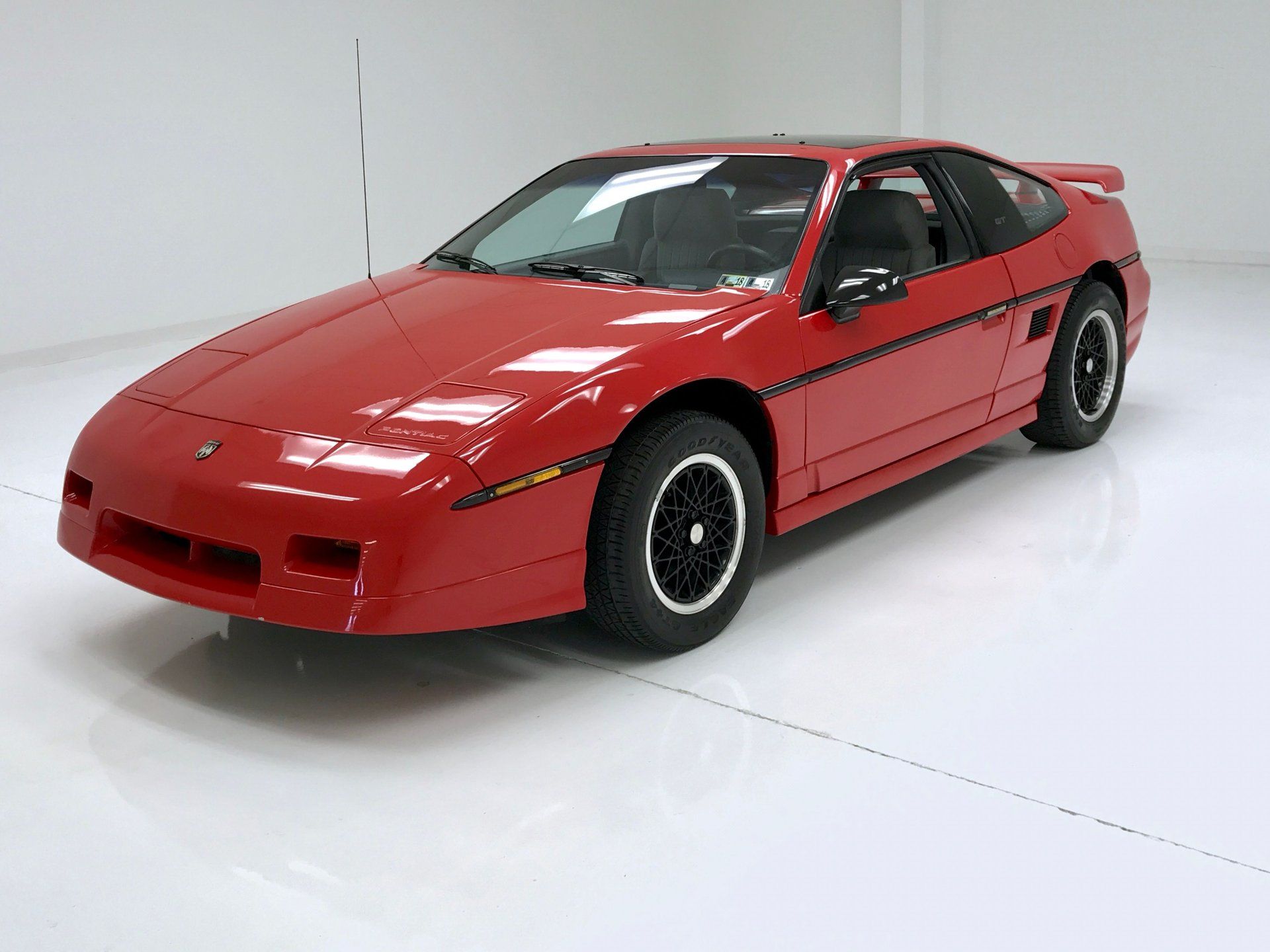 1920x1440 Pontiac Fiero. Classic Auto Mall