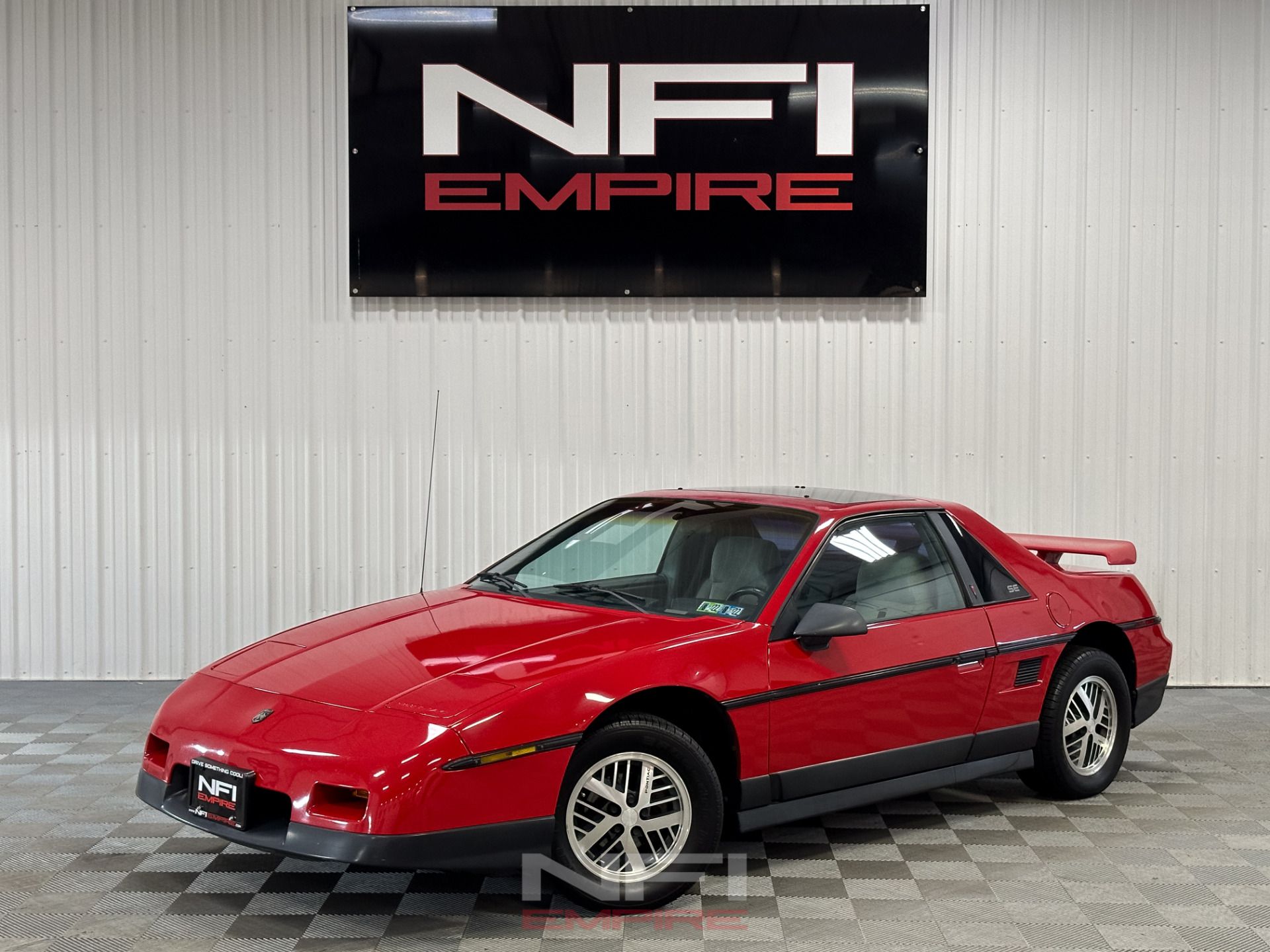 1920x1440 Pontiac Fiero SE 2D Coupe