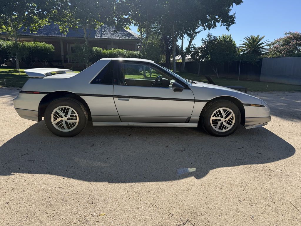 1024x768 Pontiac Fiero