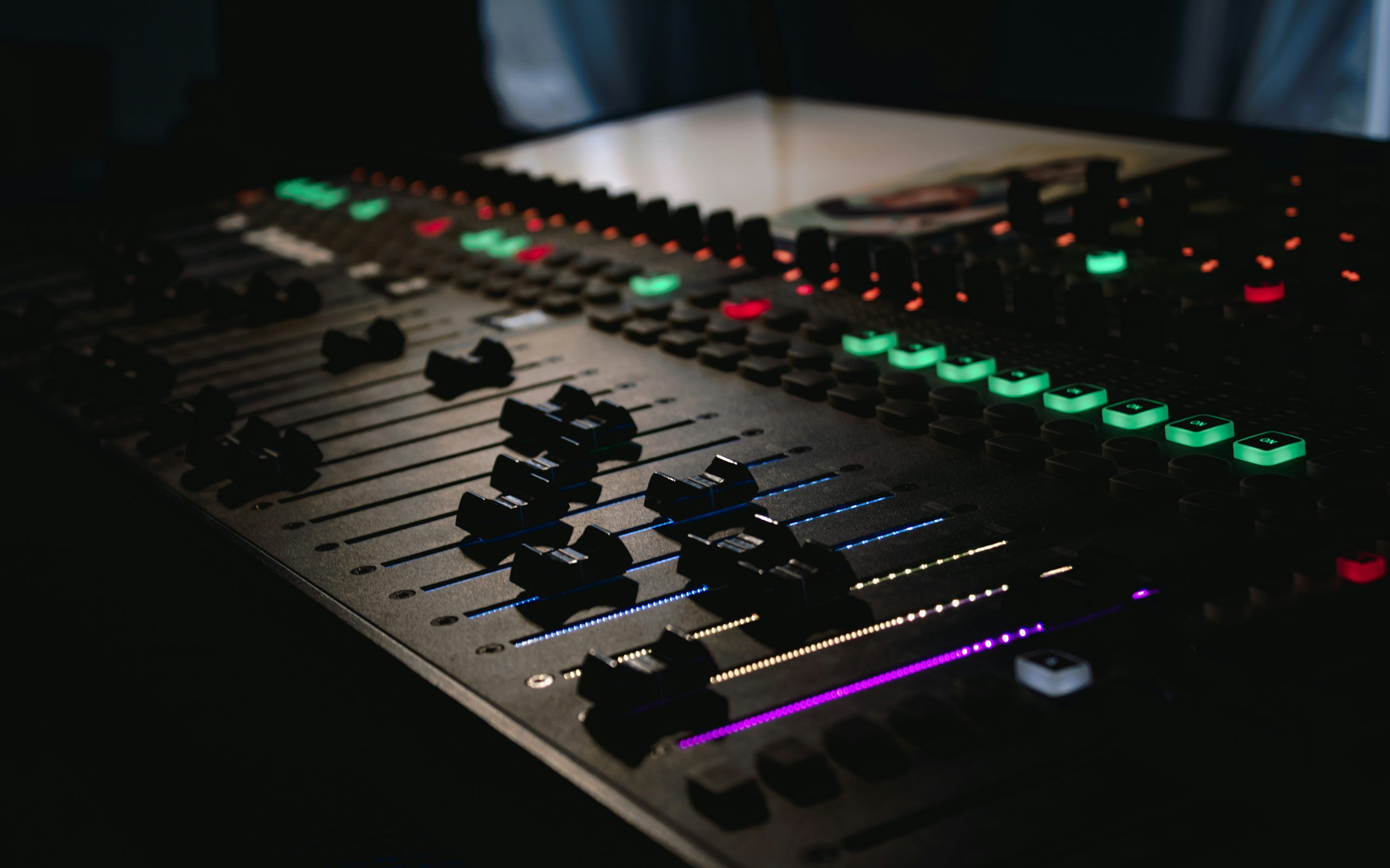 3000x1875 Mixing Console Picture. Download Free Image