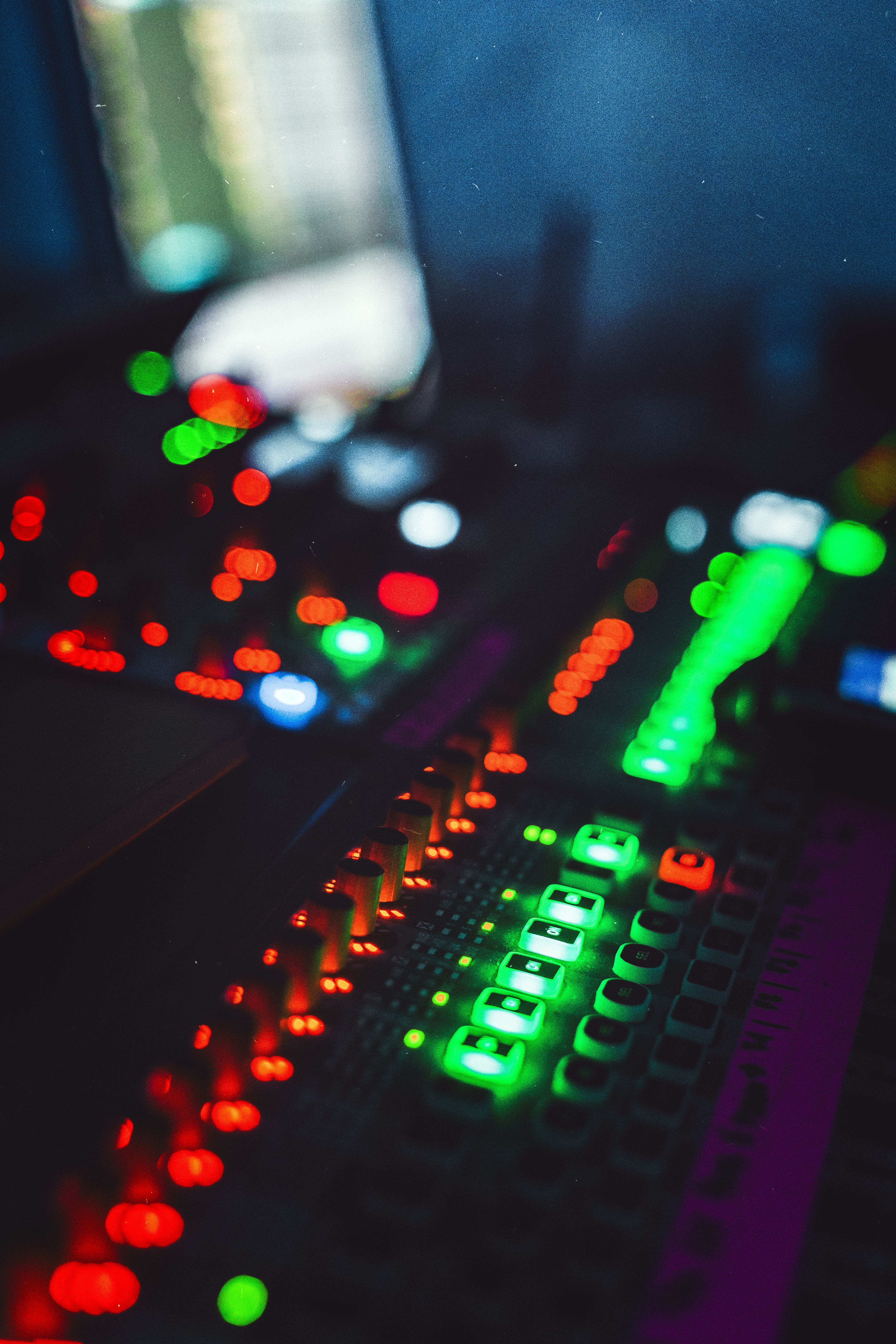 4000x6000 Mixing Console Phone Wallpaper: Free 4K & HD Downloads