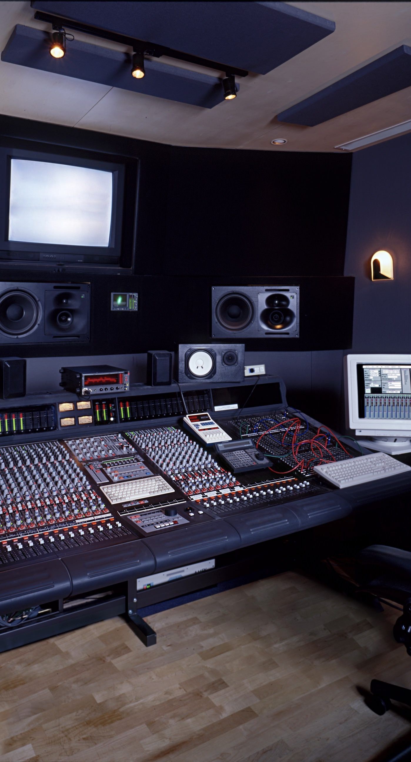 1398x2592 Recording studio mixer.sc iPhone7Plus