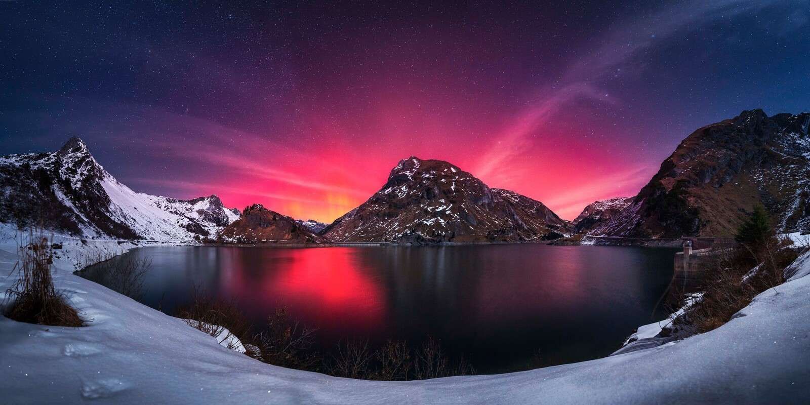 1600x800 Wall Mural lights above a mountain lake