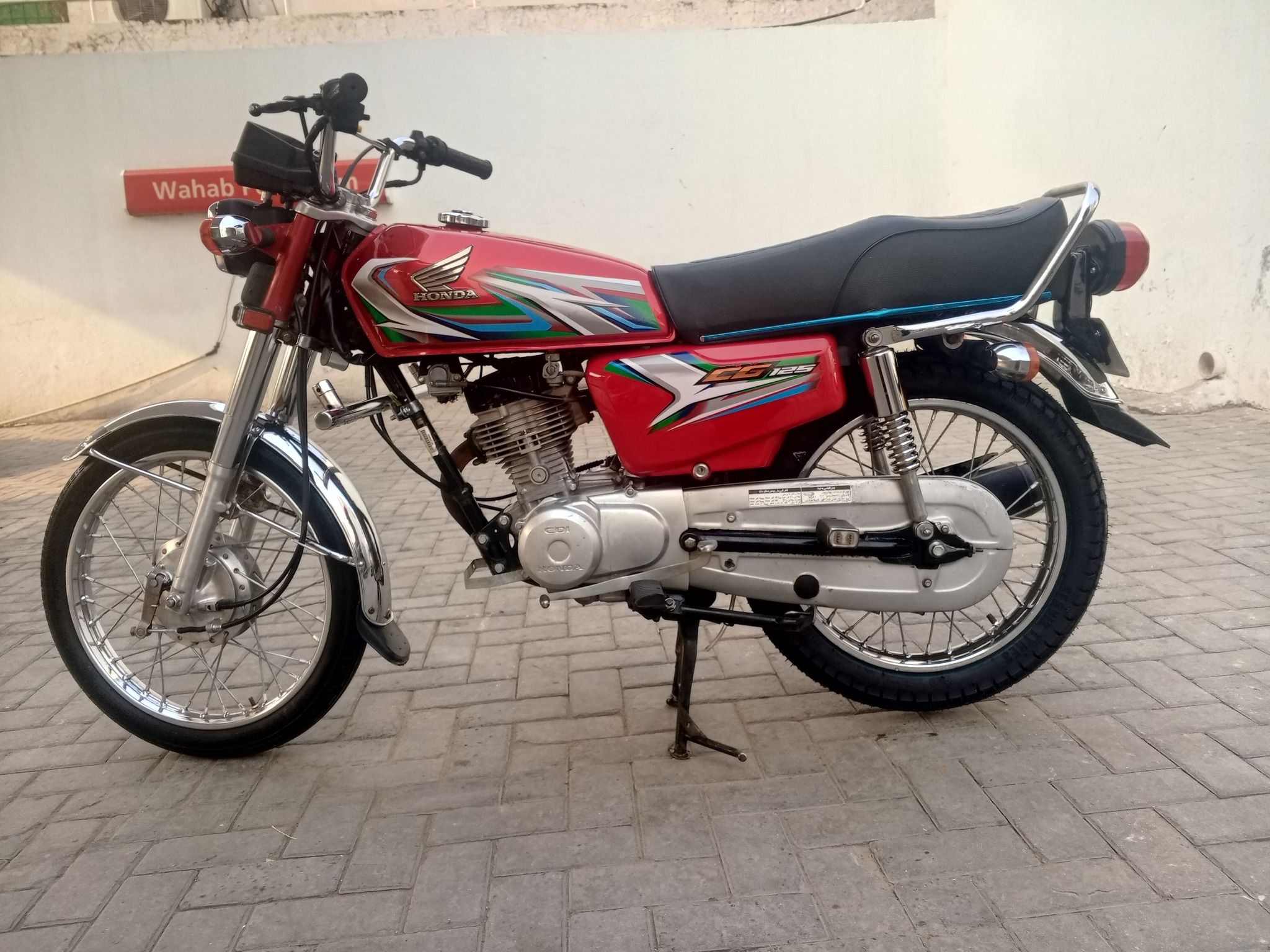 2048x1536 Honda CG 125 2023