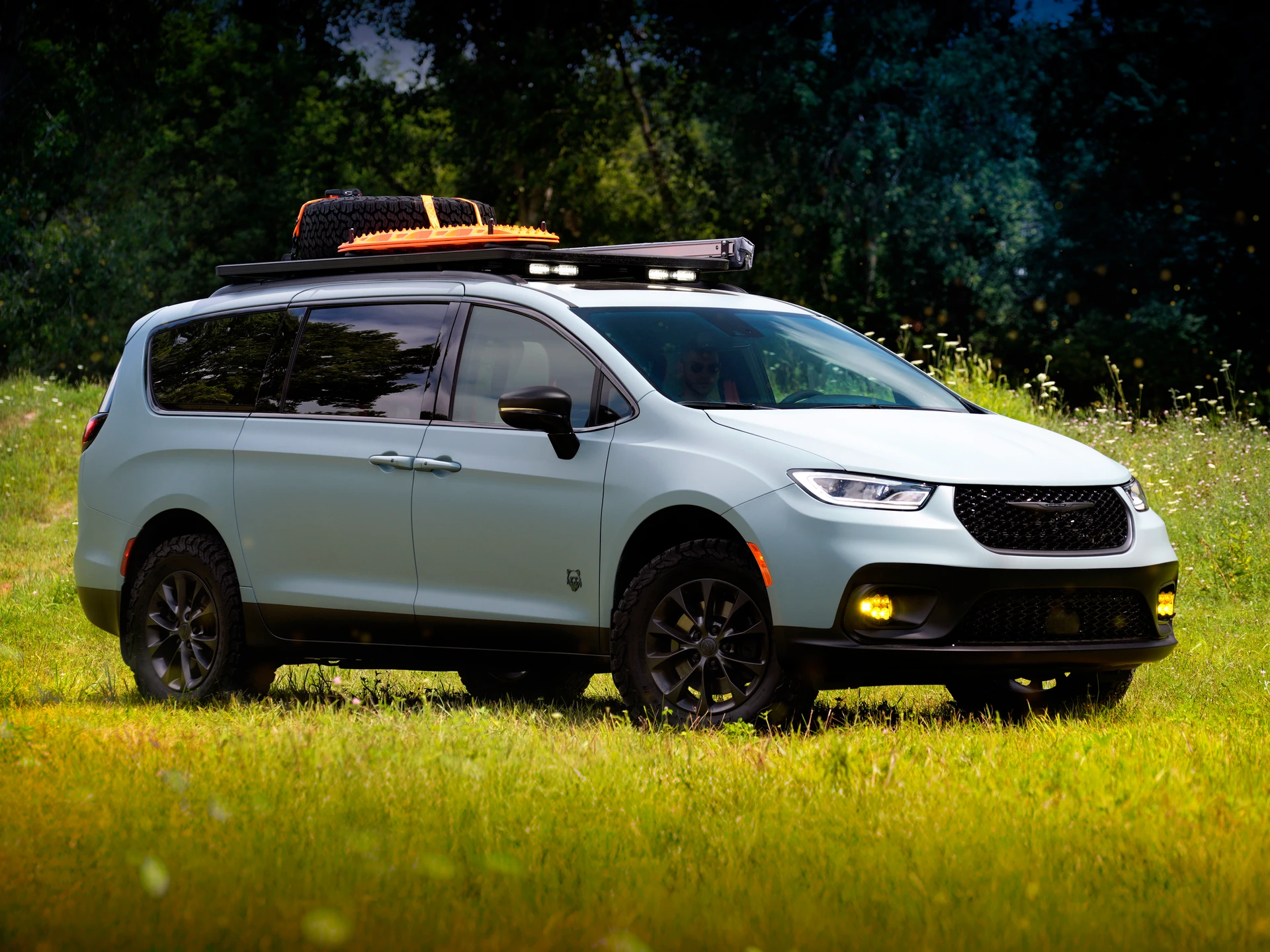 1920x1440 Chrysler's Overlanding Van Concept Has the Coolest Badge Ever