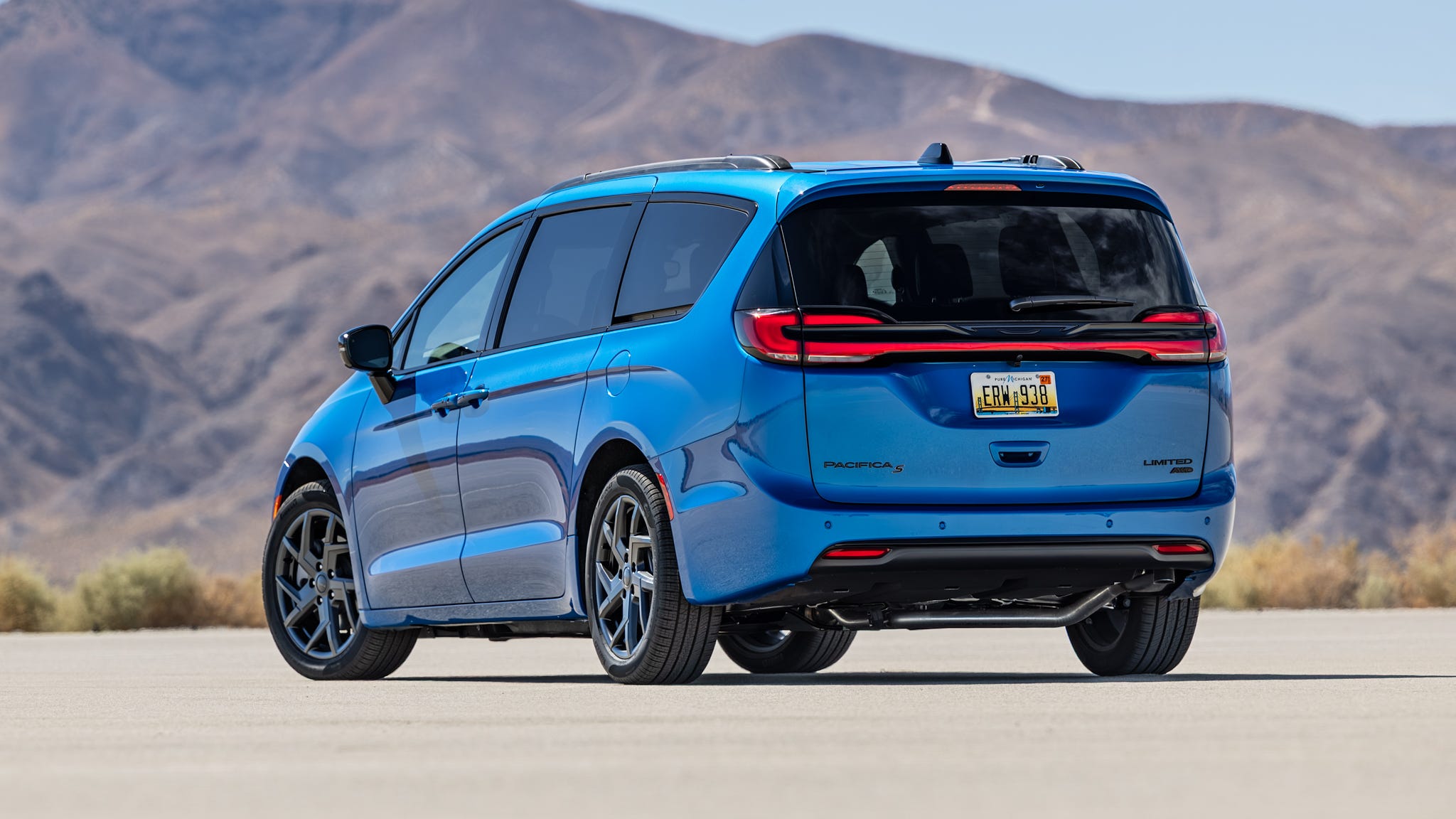 2048x1152 Chrysler Pacifica COTY Review: No News Is Good News?