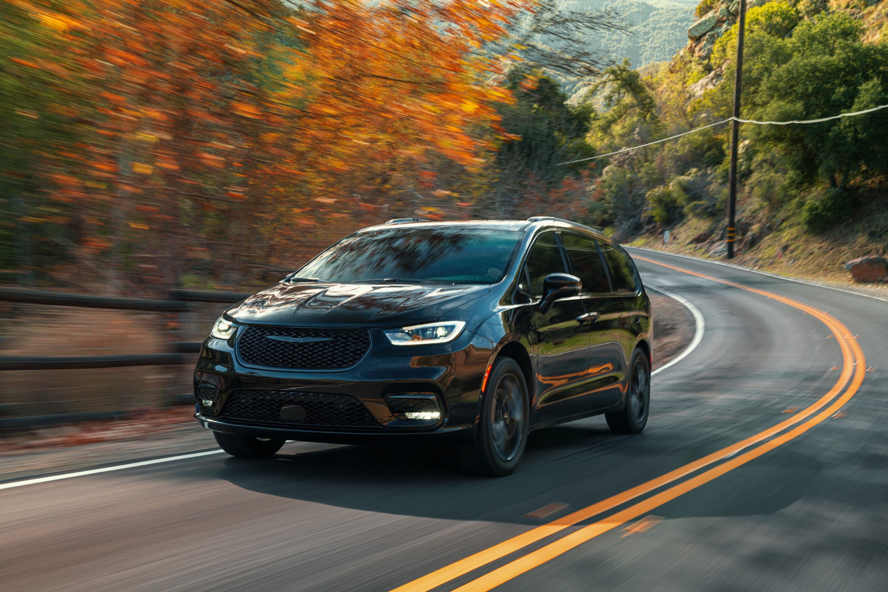 3000x2000 Chrysler Pacifica Pinnacle and Limited