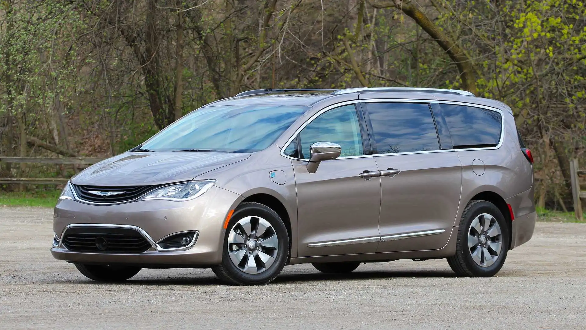 1920x1080 Chrysler Pacifica Hybrid Review: The No Fuss Gas Saver