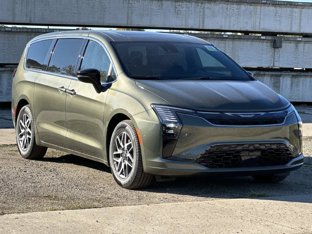 1024x768 Chrysler Pacifica Minivans in Sterling Heights, MI
