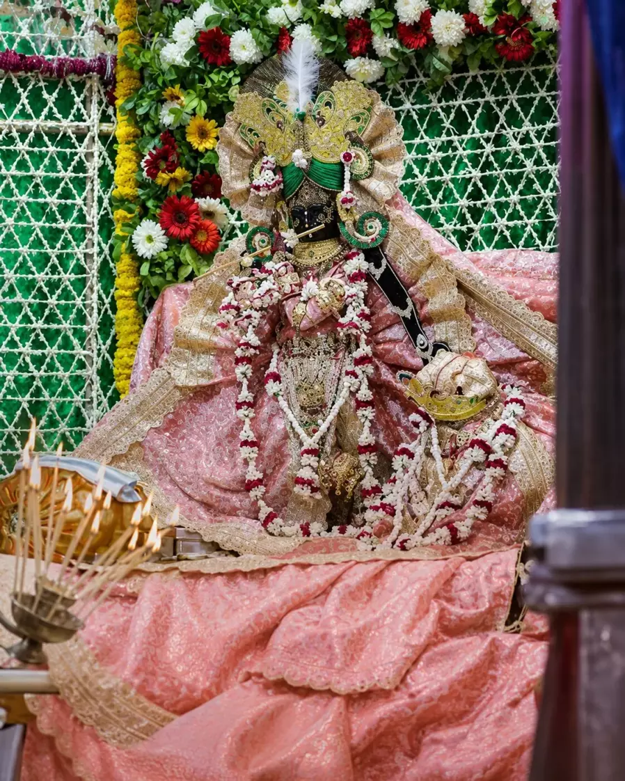 898x1122 Shri Radha Vallabh Mandir: Temple Guide