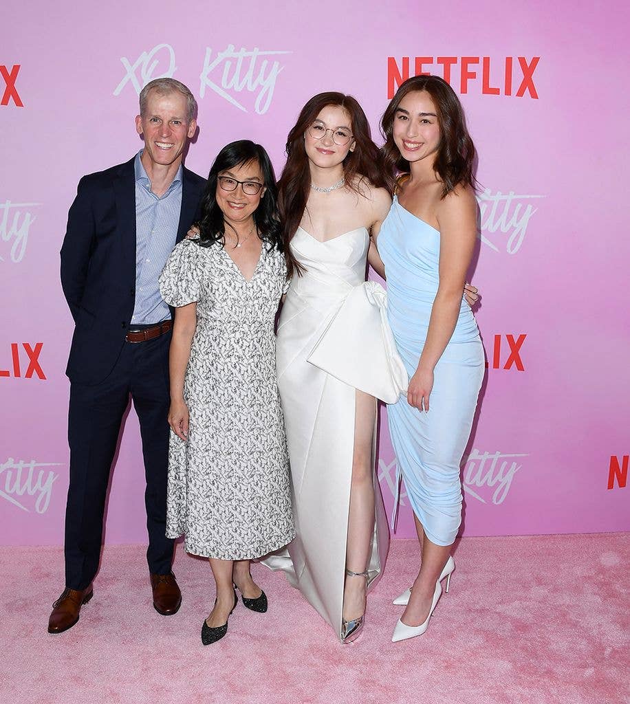 916x1024 XO Kitty Star Anna Cathcart's Life Off Screen: From College Career To Dating Rumors