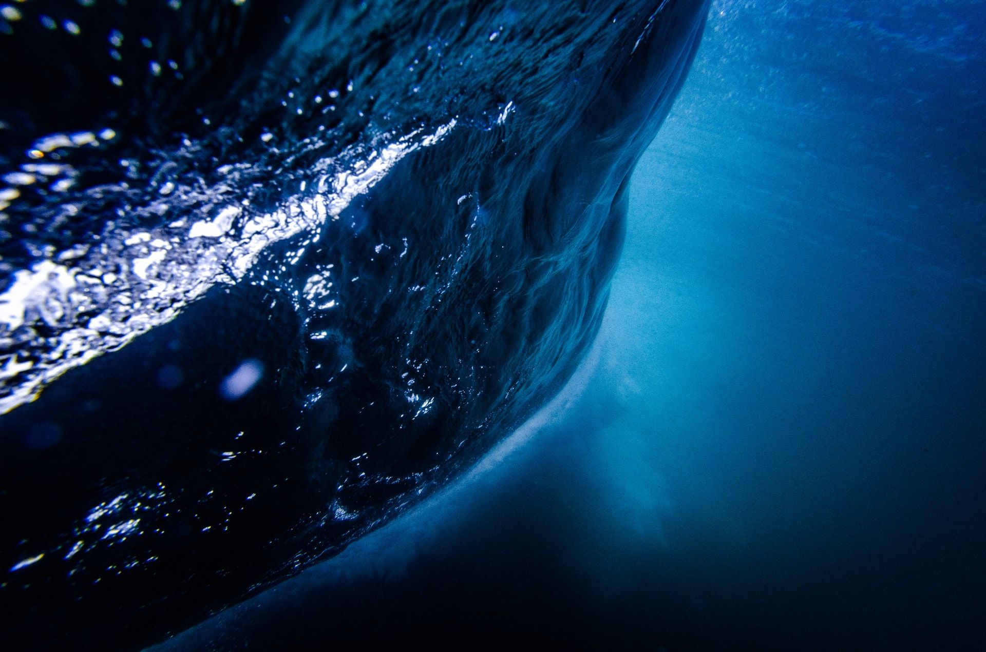 1920x1271 Deep Water Mobile Phone full HD wallpaper