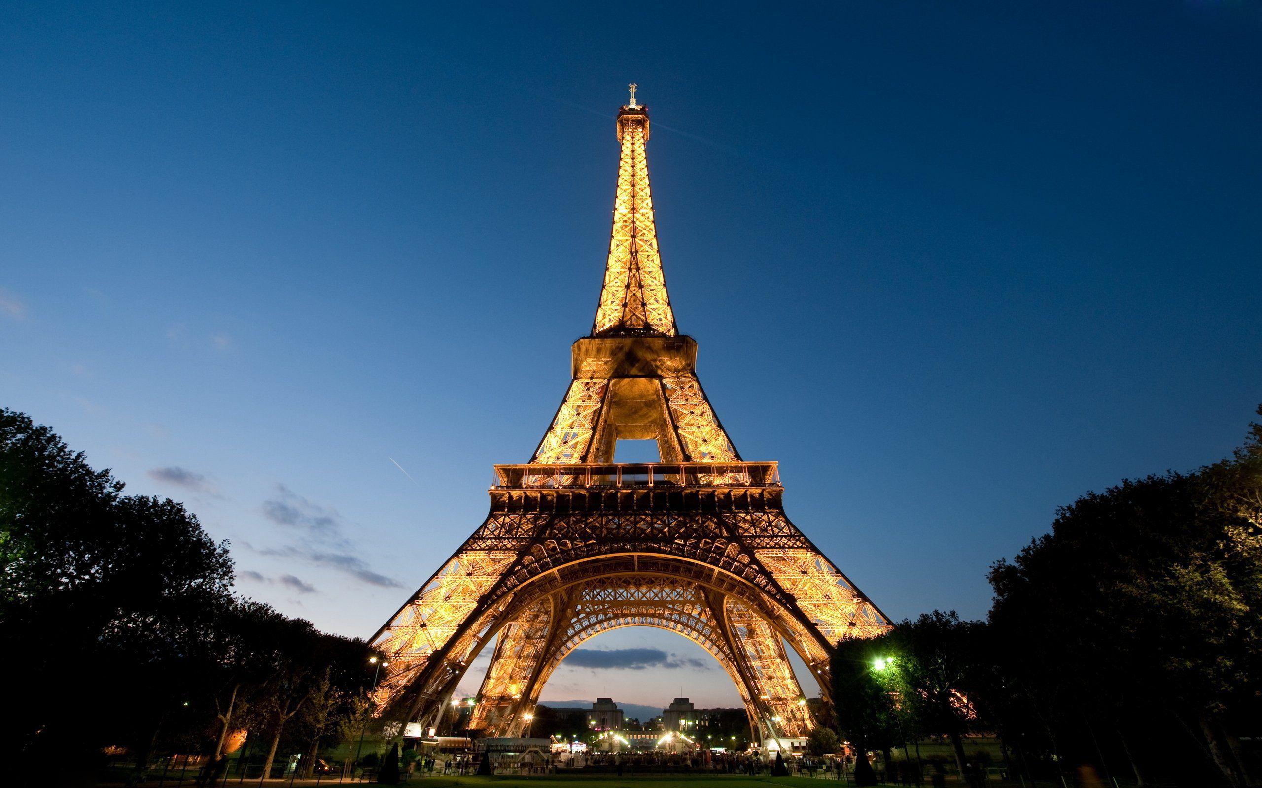 2560x1600 HD Eiffel Tower Wallpaper