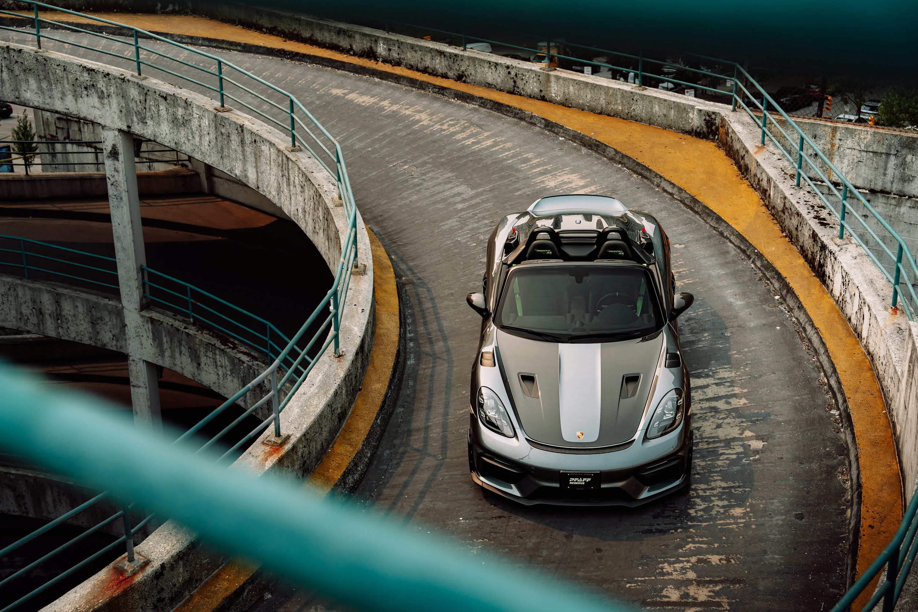 3000x2000 Grey sports car on parking ramp