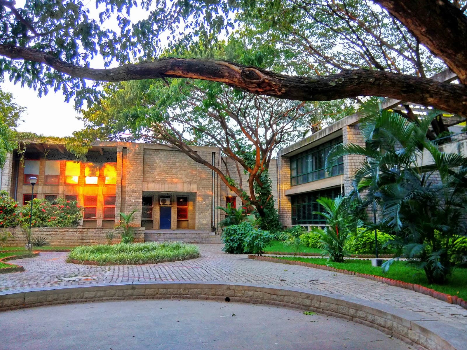 1600x1200 IIM Bangalore Gallery. Indian Institute of Management Bangalore