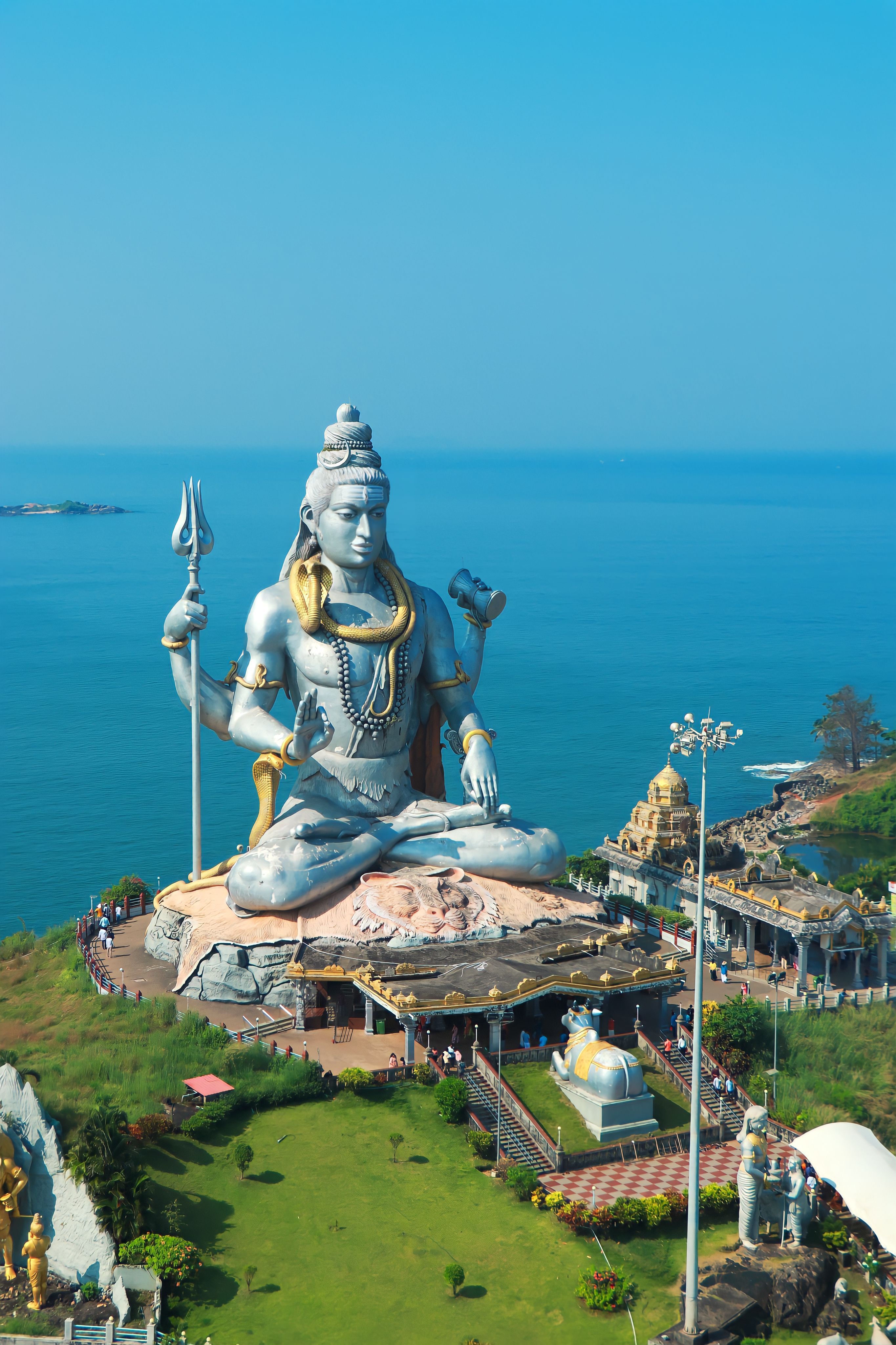 2730x4096 A Buddhist Statue by a Sea · Free
