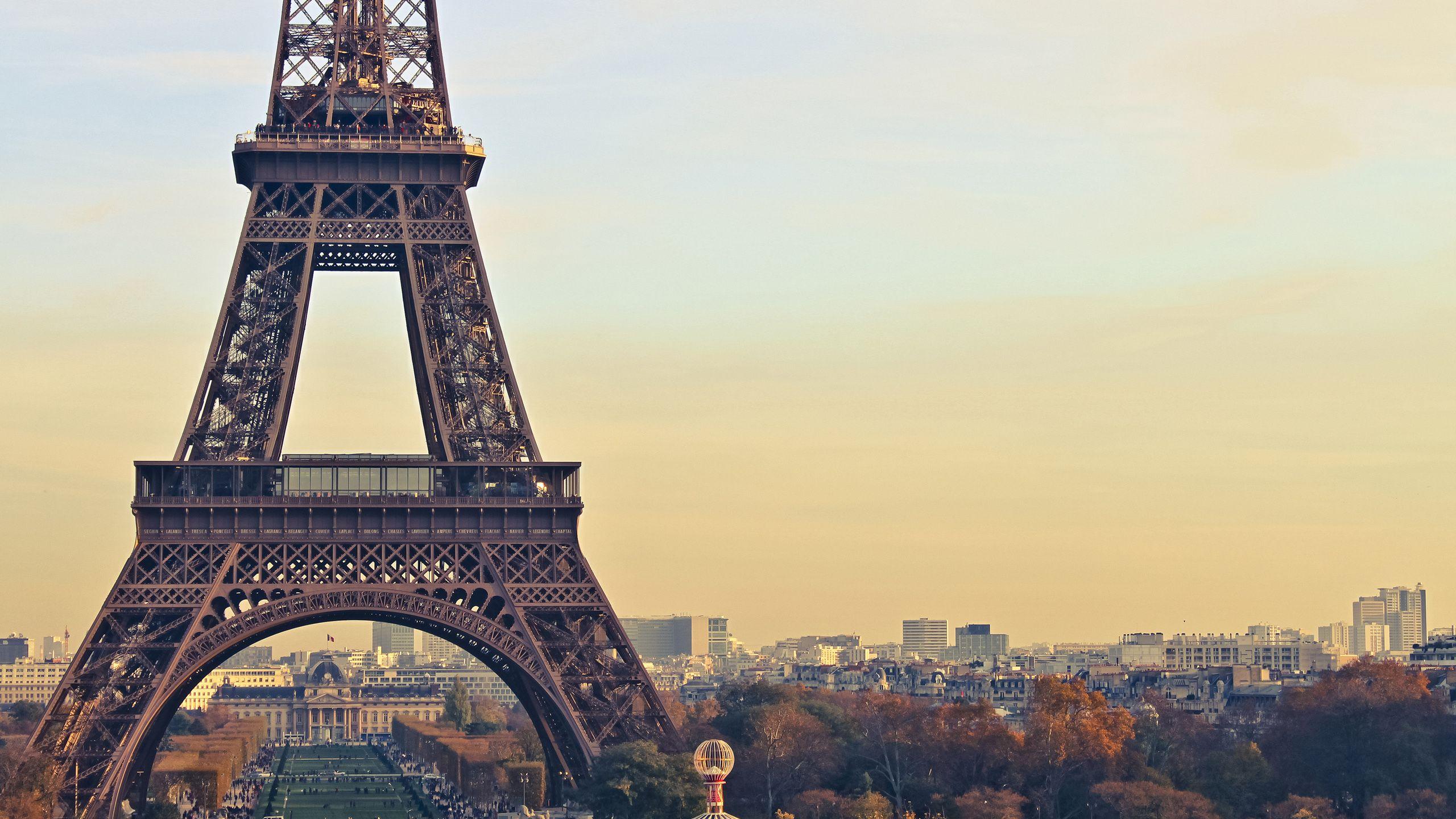 2560x1440 Paris Eiffel Tower HD Travel Wallpaper