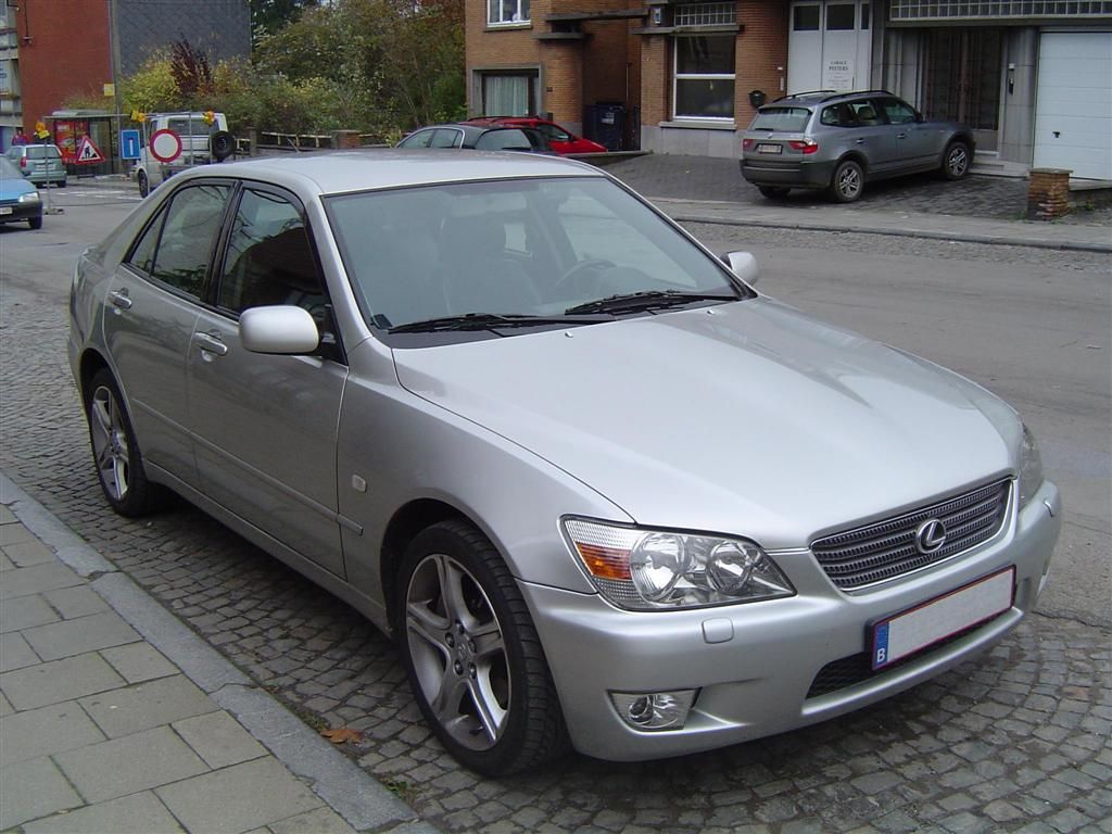 1024x768 Lexus IS200