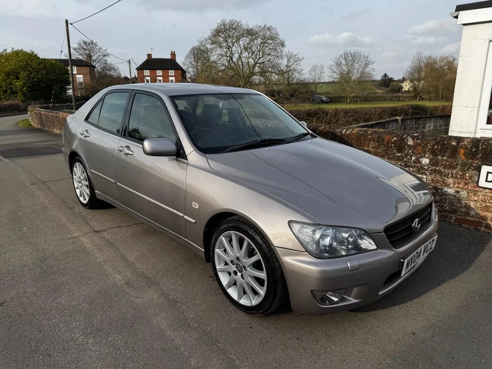 1600x1200 Lexus IS 200 2.0 LE Saloon 4dr Petrol (AUTO)