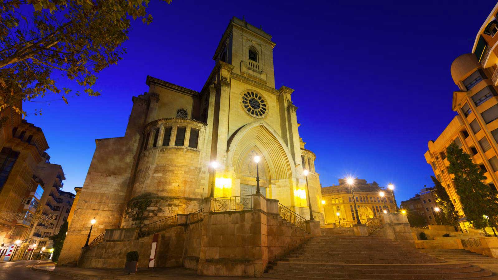 1600x900 Parkings in Cathedral Square (City Hall). Sabaña