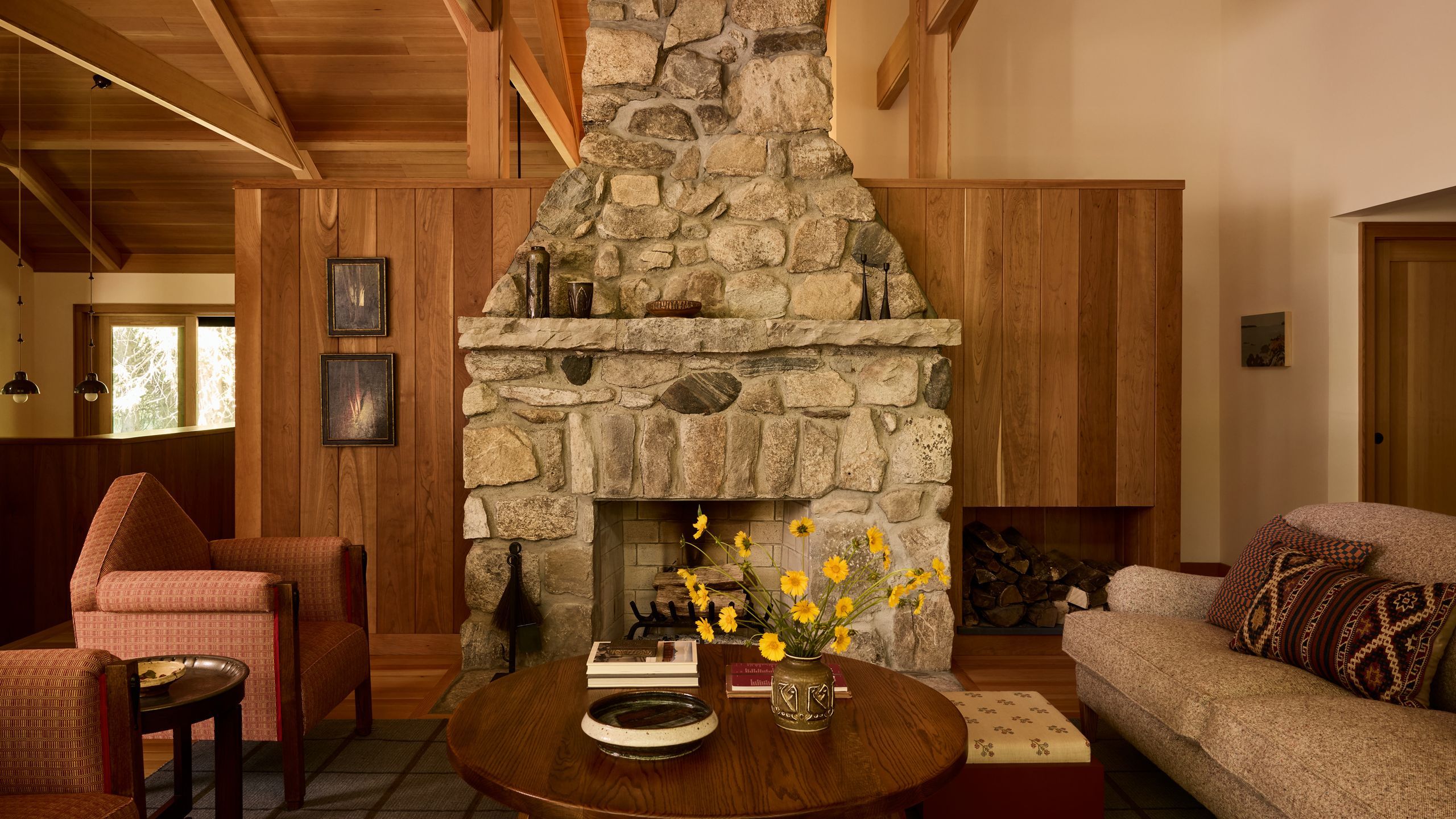 2560x1440 This Cozy New York Cabin Is Full of “Moments of Delight” and One Very Important Detail: Reading Nooks
