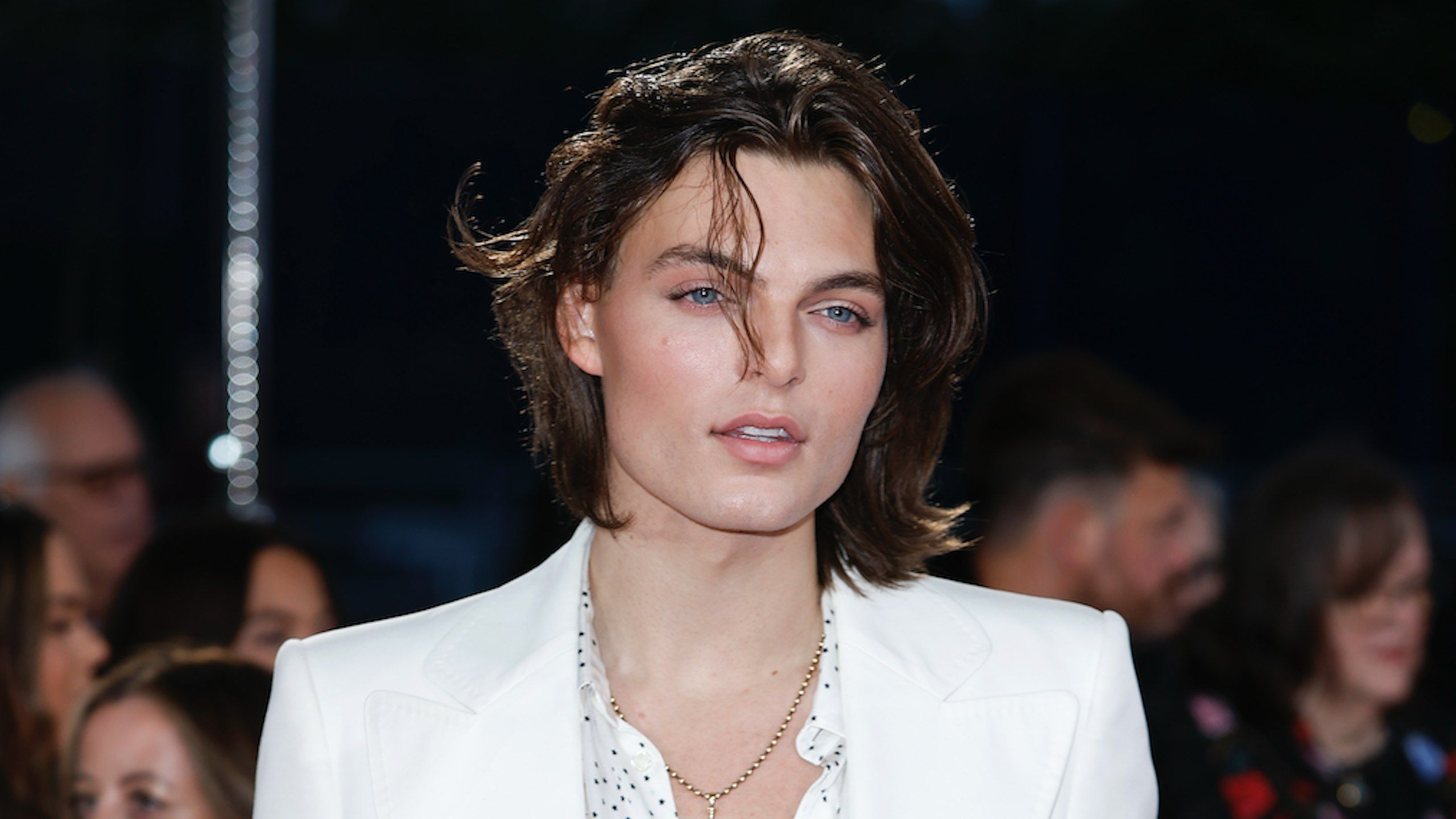 2560x1440 Everything To Know About Damian Hurley, Liz Hurley's Son