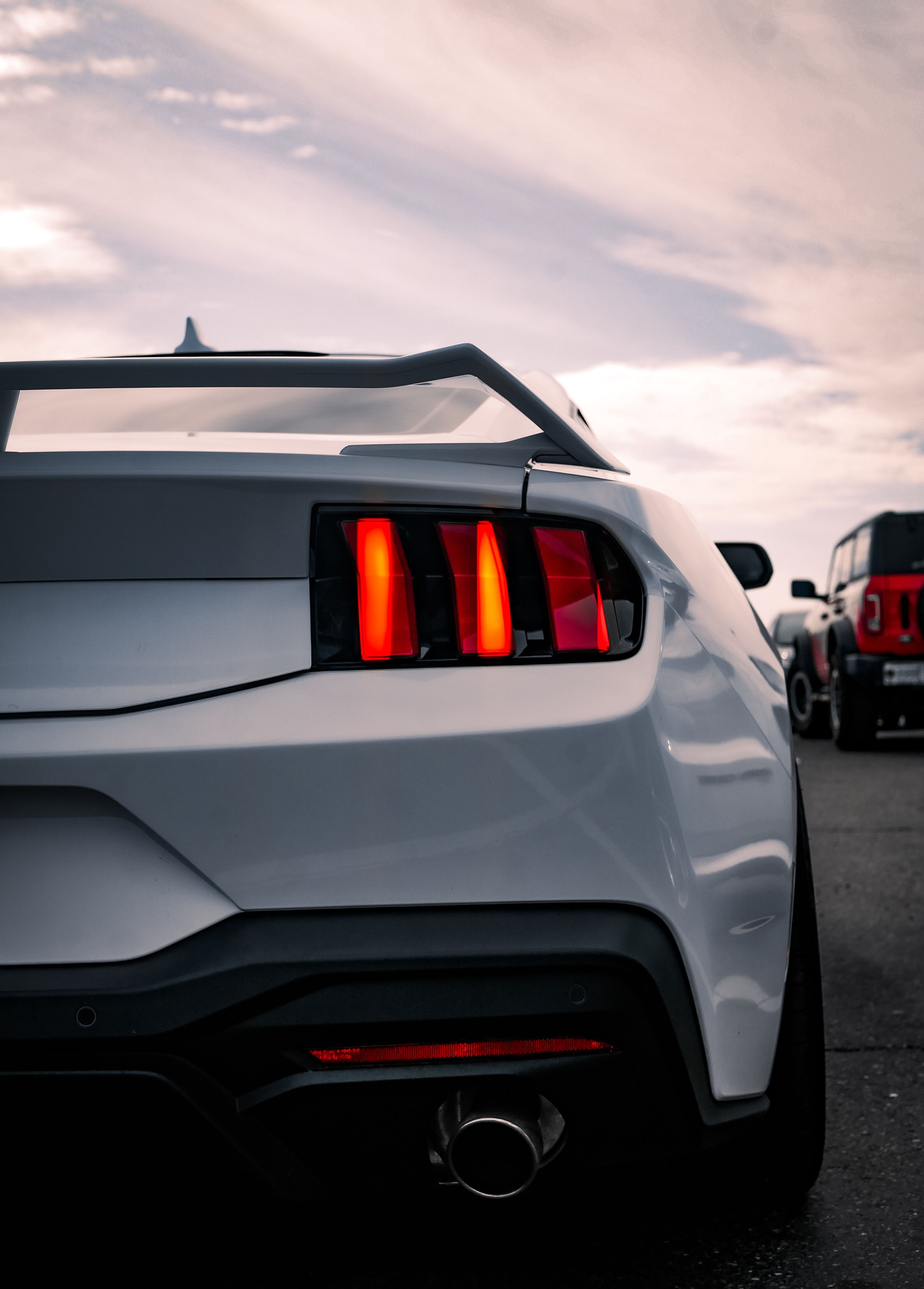 3292x4592 Back View of White Ford Mustang · Free