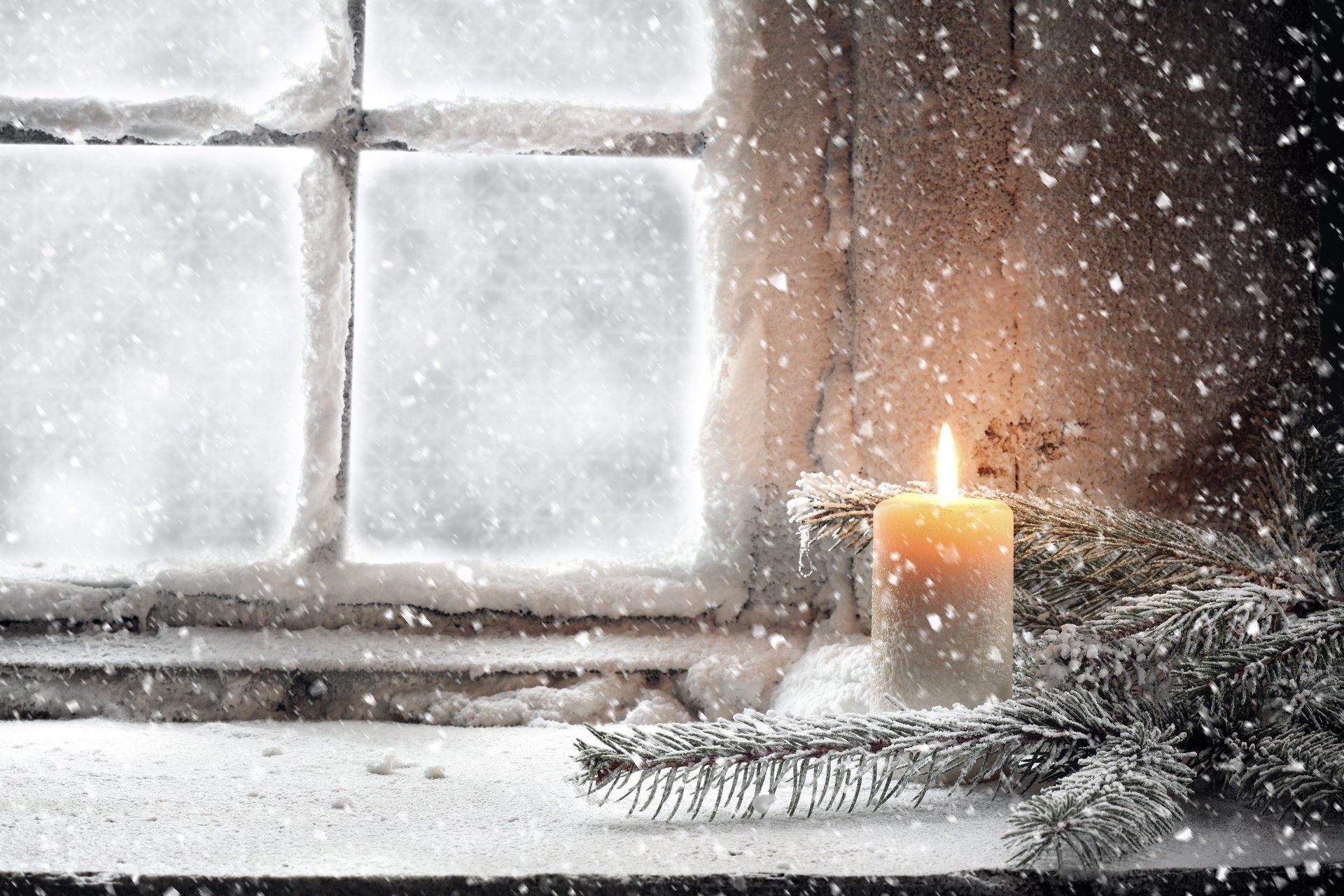 1920x1280 Cozy Candle Glow: HD Winter Photography Wallpaperx1280