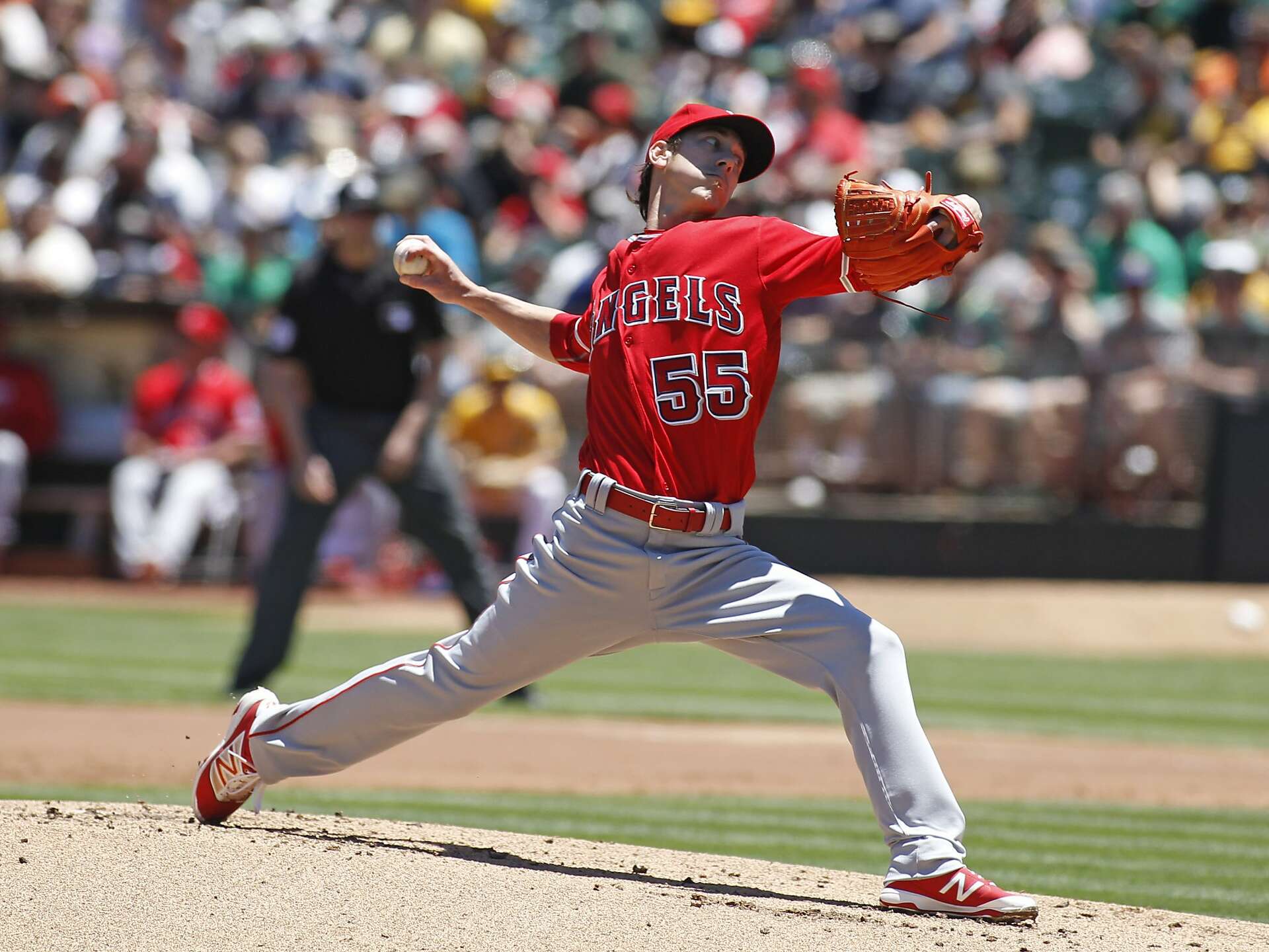 1920x1440 Red is the new black as Lincecum returns to cheers