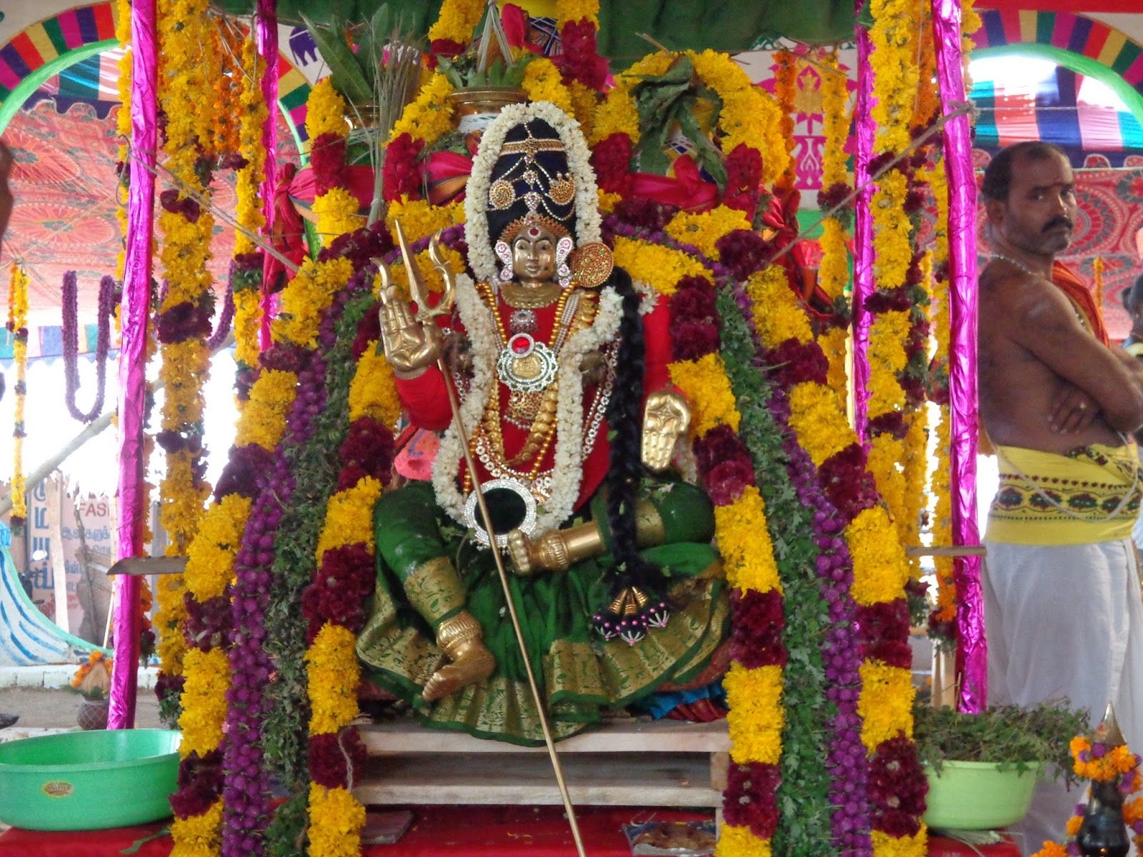 1600x1200 SRI MUTHARAMMAN TEMPLE: 27th April 2013