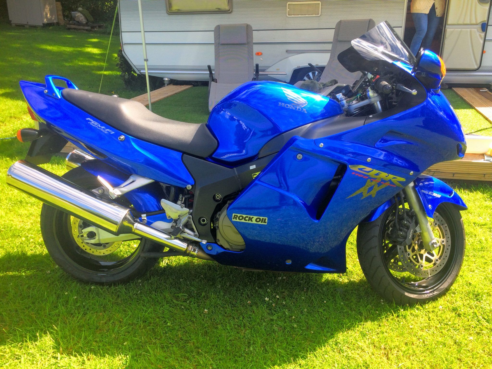2048x1536 Honda CBR1100XX Super Blackbird Review