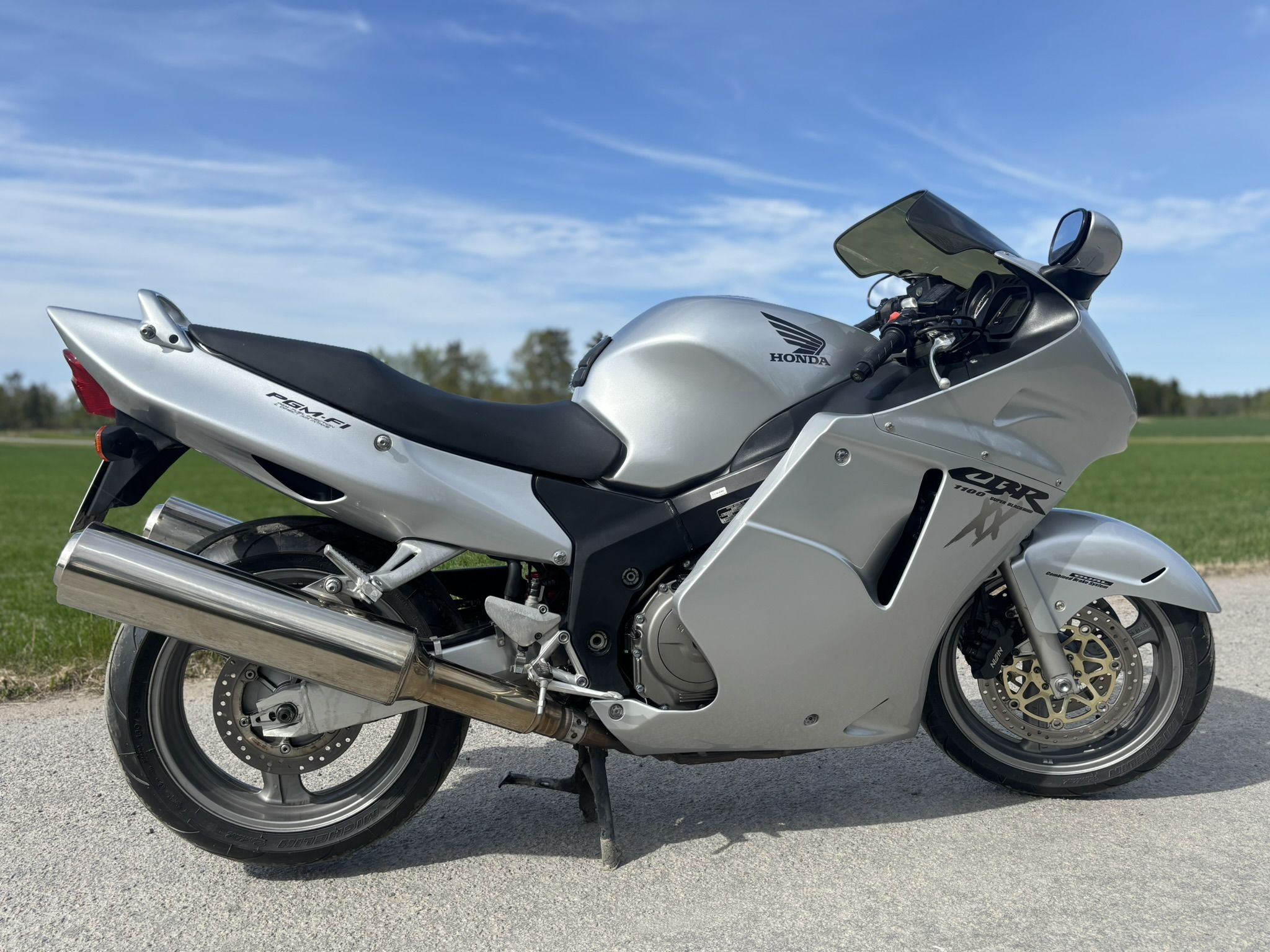2048x1536 Motorcycle Honda CBR1100XX Blackbird -2002