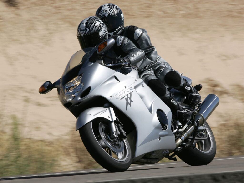 1024x768 Honda CBR1100XX Blackbird (1997 2006) Buyers Guide