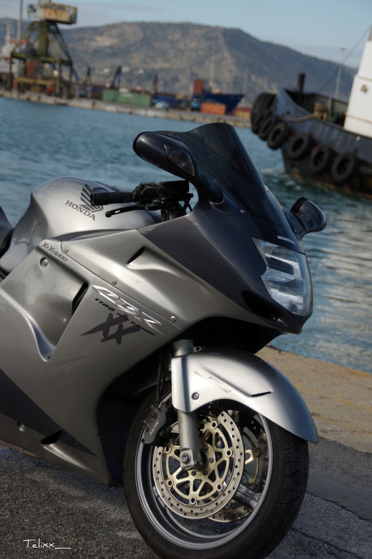 736x1104 CBR1100XX Honda's beauty !