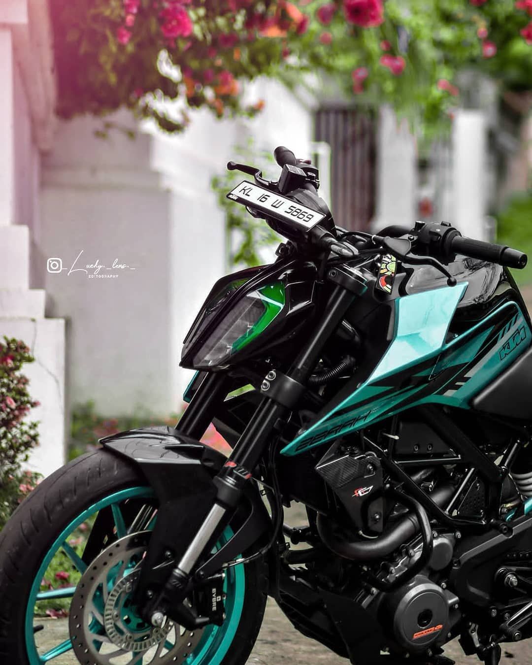 1080x1350 Duke 250 Modified Wallpaper