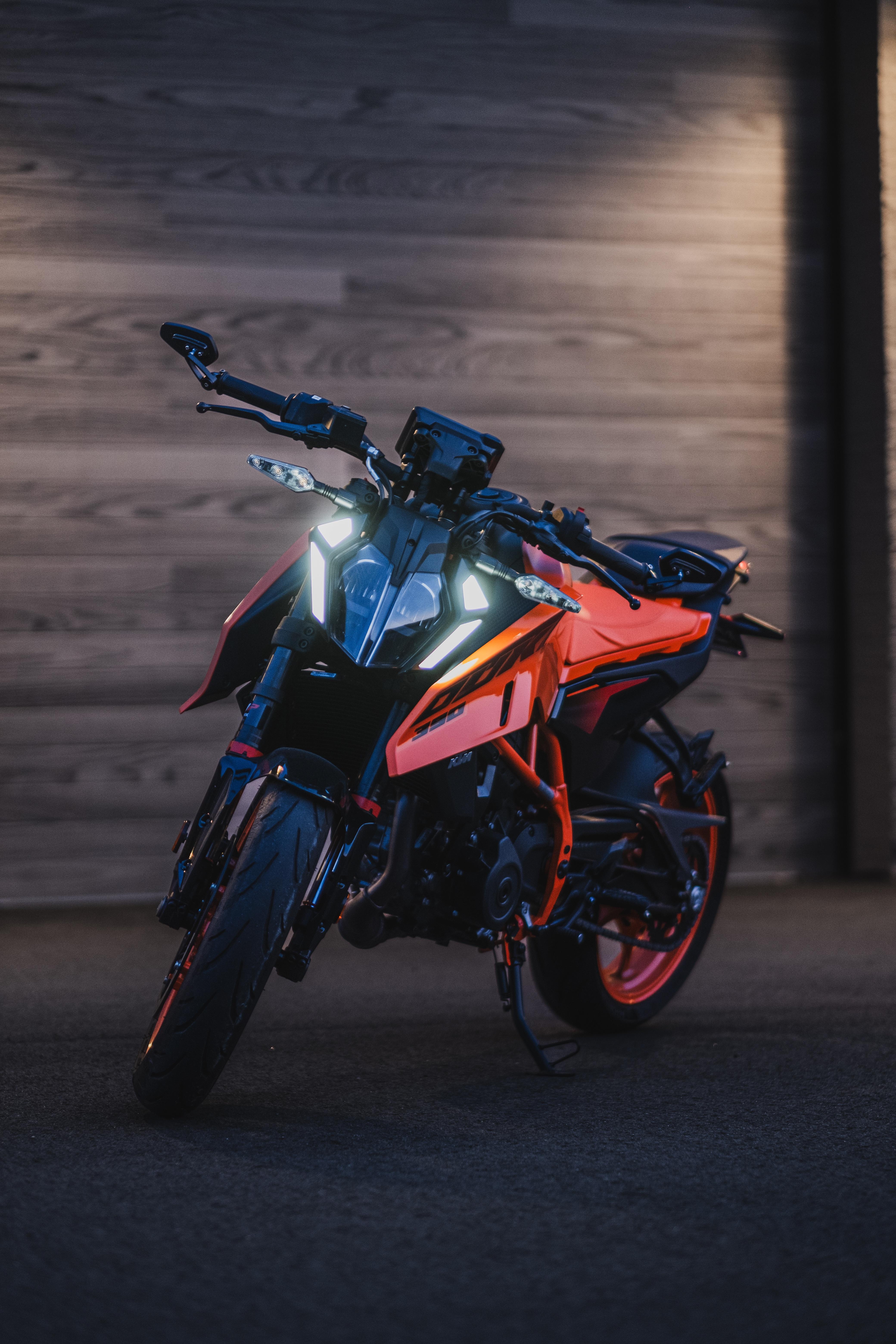 4160x6240 KTM Duke 390