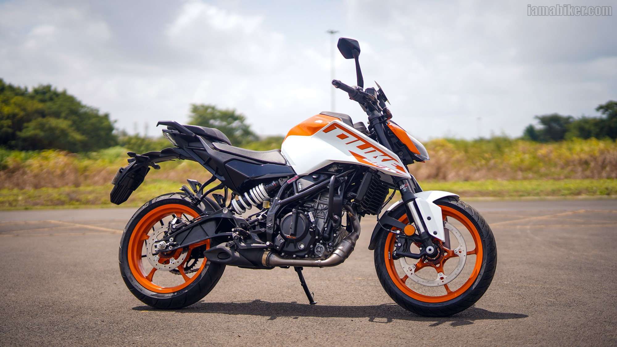 2000x1125 KTM Duke 390 and Duke 250 HD wallpaper. Automotive and Technology and Reviews