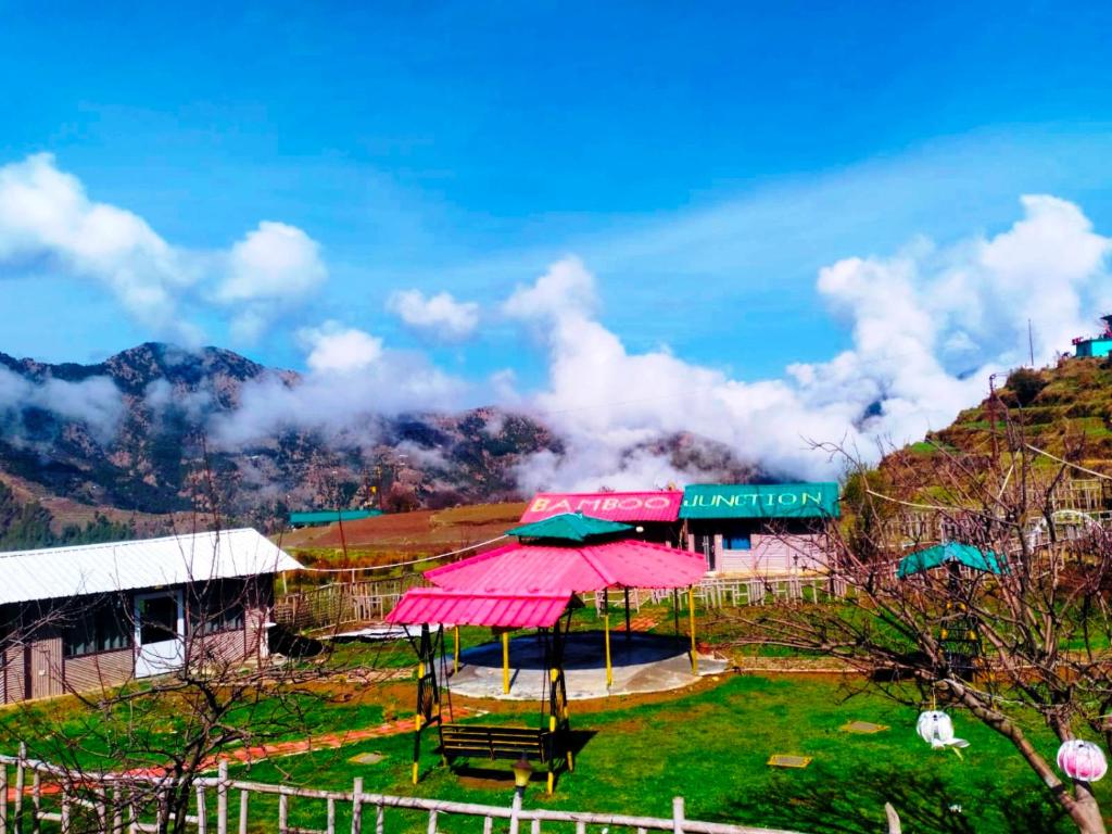 1024x768 PinnacleHouse kanatal Uttarakhand. Homestay in Kanatal, India