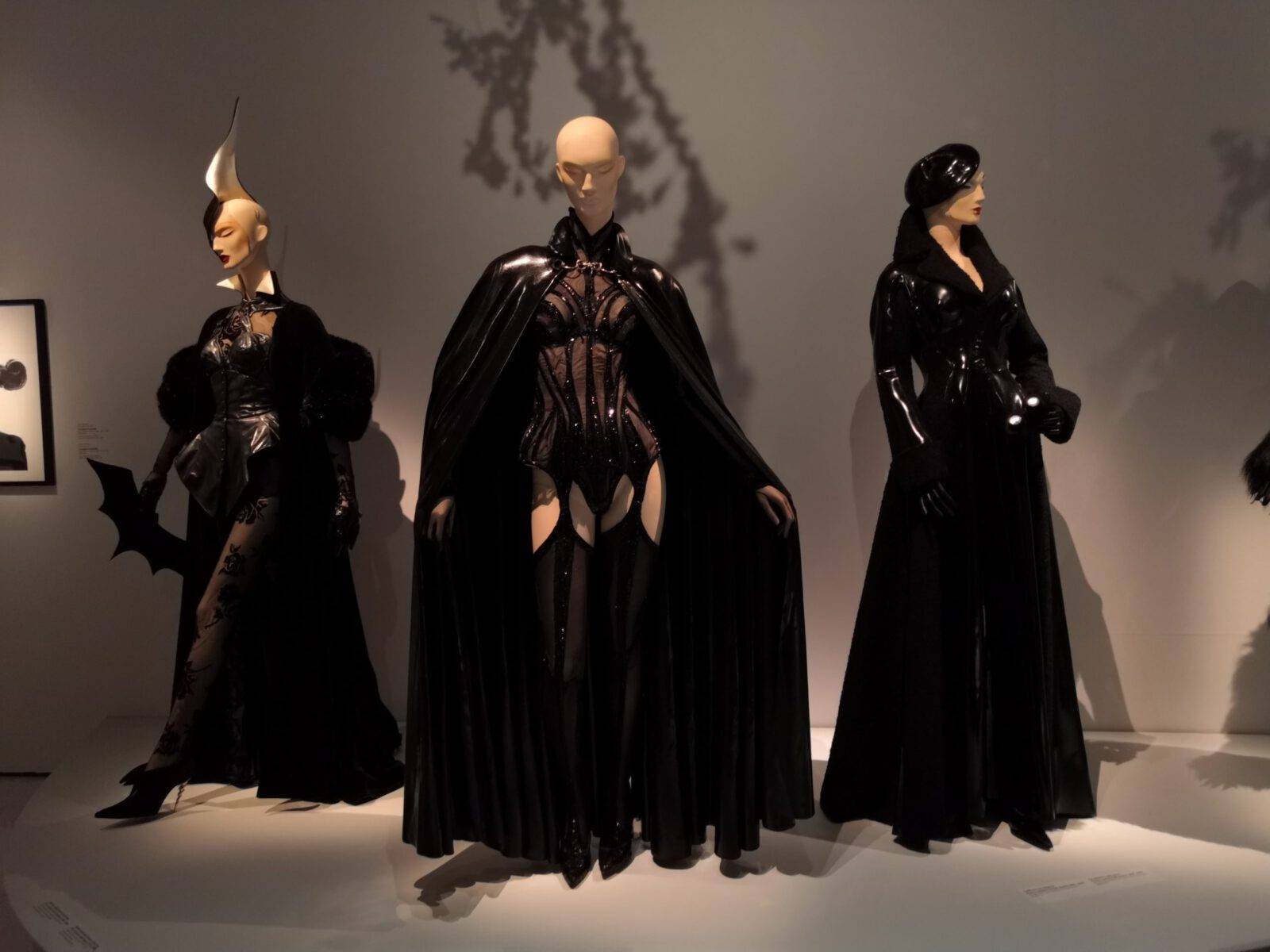 1600x1200 Hello Fashion. THIERRY MUGLER: COUTURISSIME