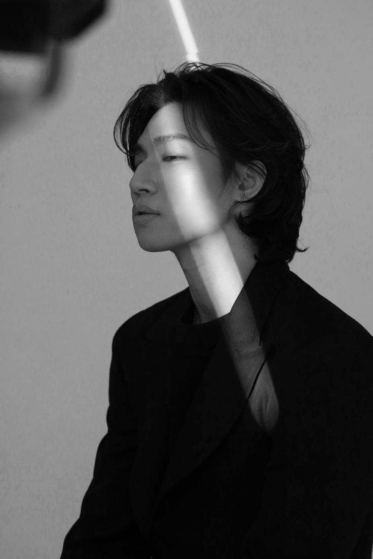 736x1101 Lee sang yi photohoot. Ryu jun yeol long hair, Ryu jun yeol wallpaper aesthetic, Kang