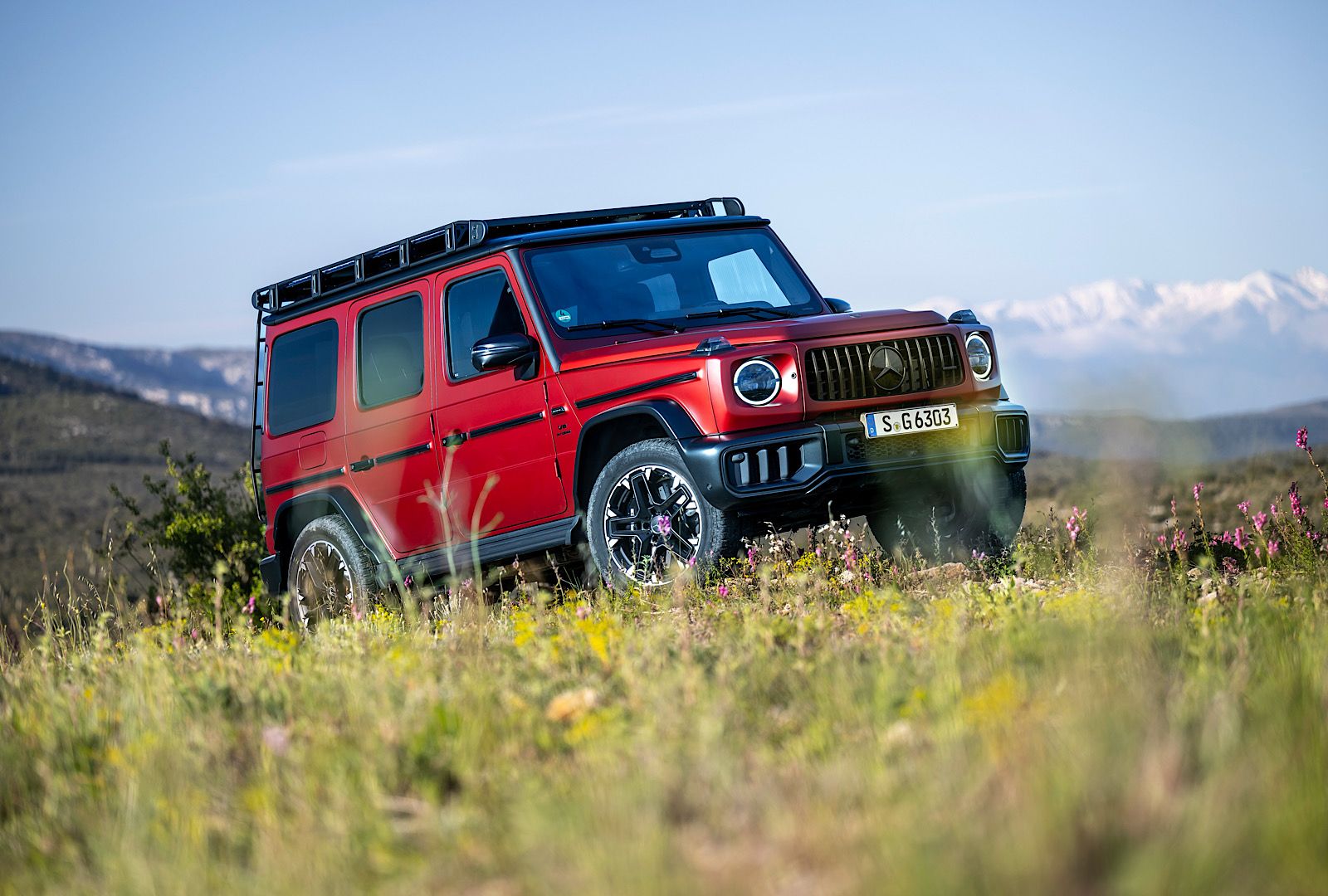 1600x1080 Mercedes AMG G Class Review: On And Off Roading At Its Finest