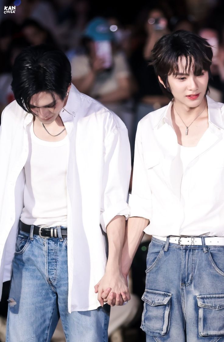736x1125 AUAUSAVE X YOUR SKY BUSKING