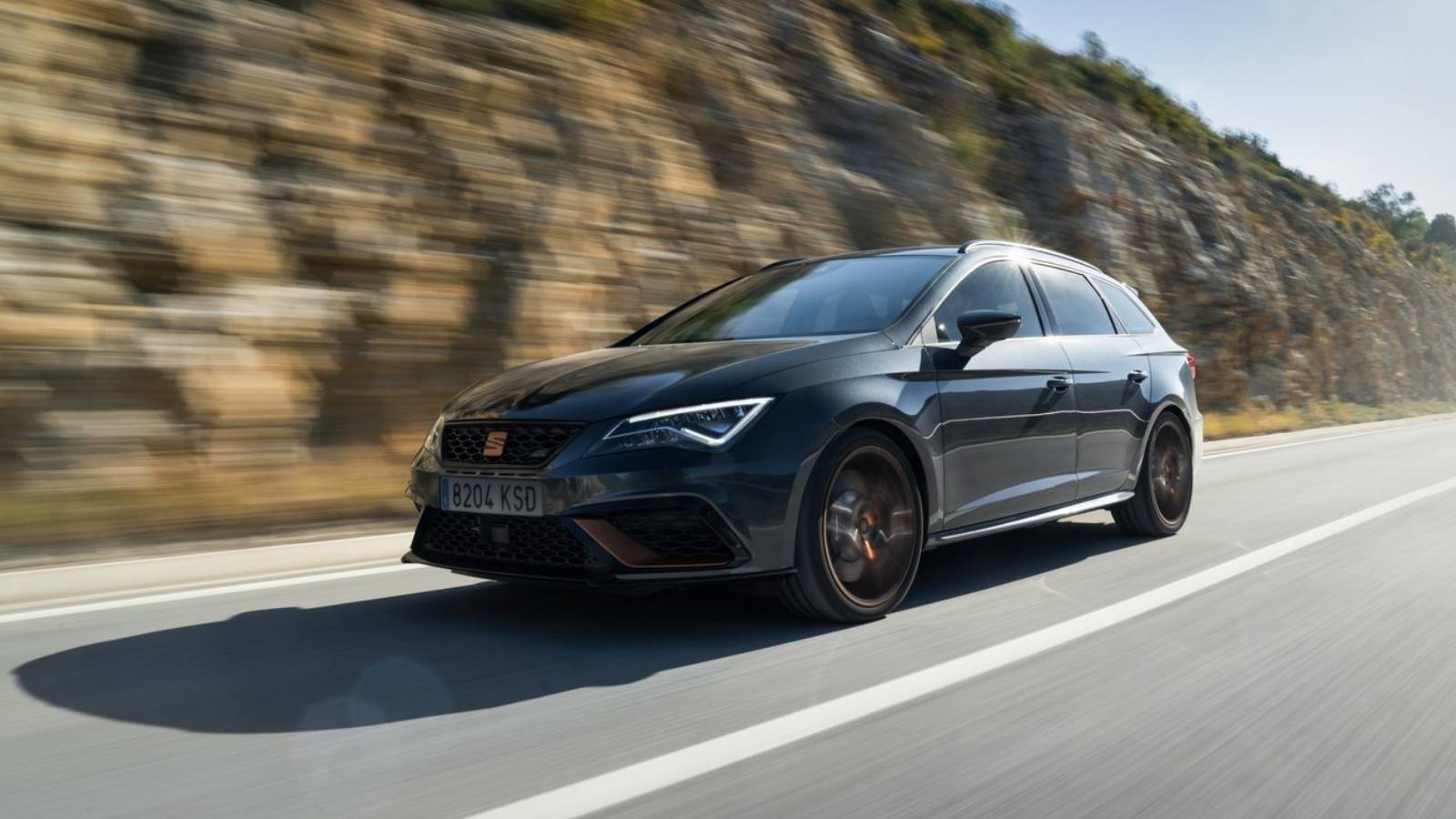 1600x900 SEAT's Performance Brand Launches New Leon CUPRA R ST