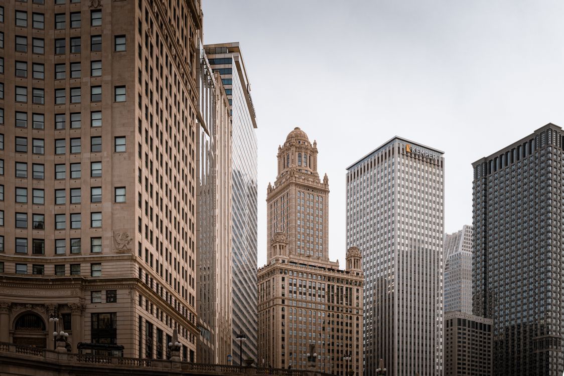 1124x750 Stunning Chicago Skyline Featuring Iconic Architecture · Free