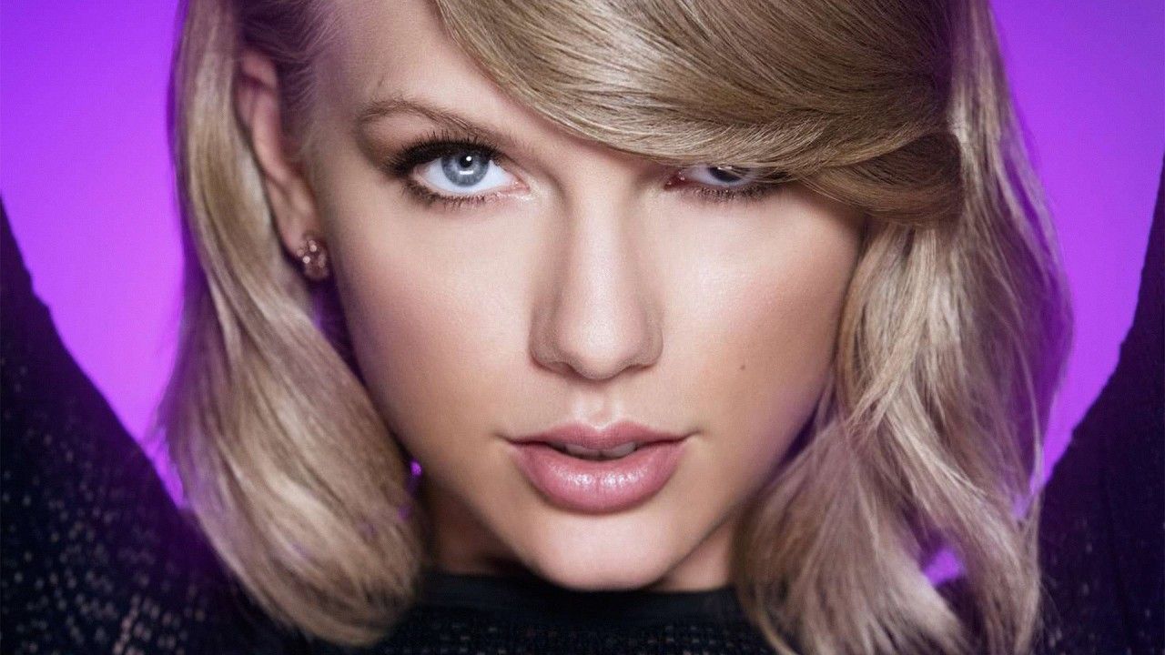 1280x720 Taylor Swift On Closeup With Black Dress In Purple Background HD Taylor Swift Wallpaper