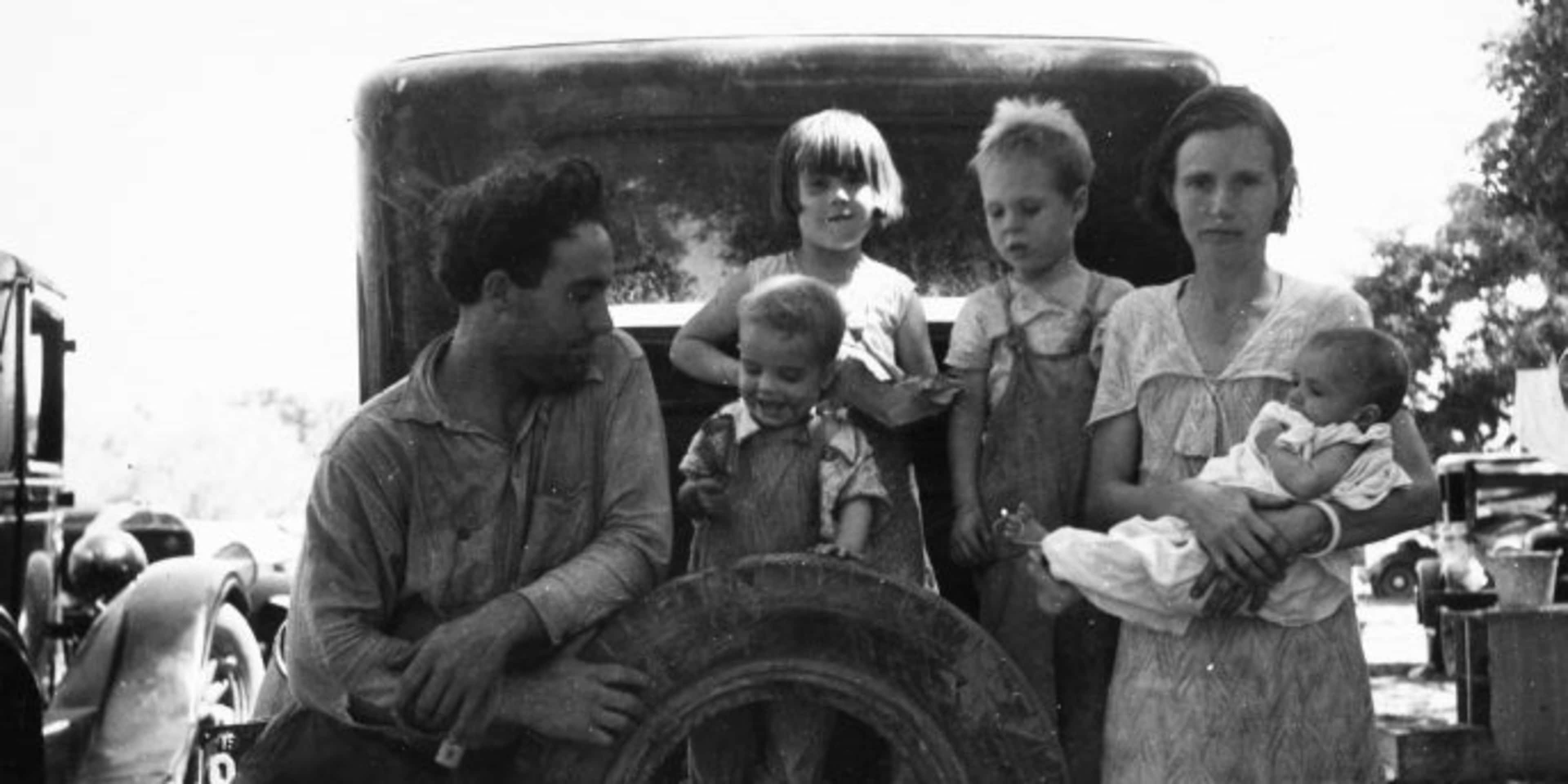 3840x1920 Life for the Average Family During the Great Depression