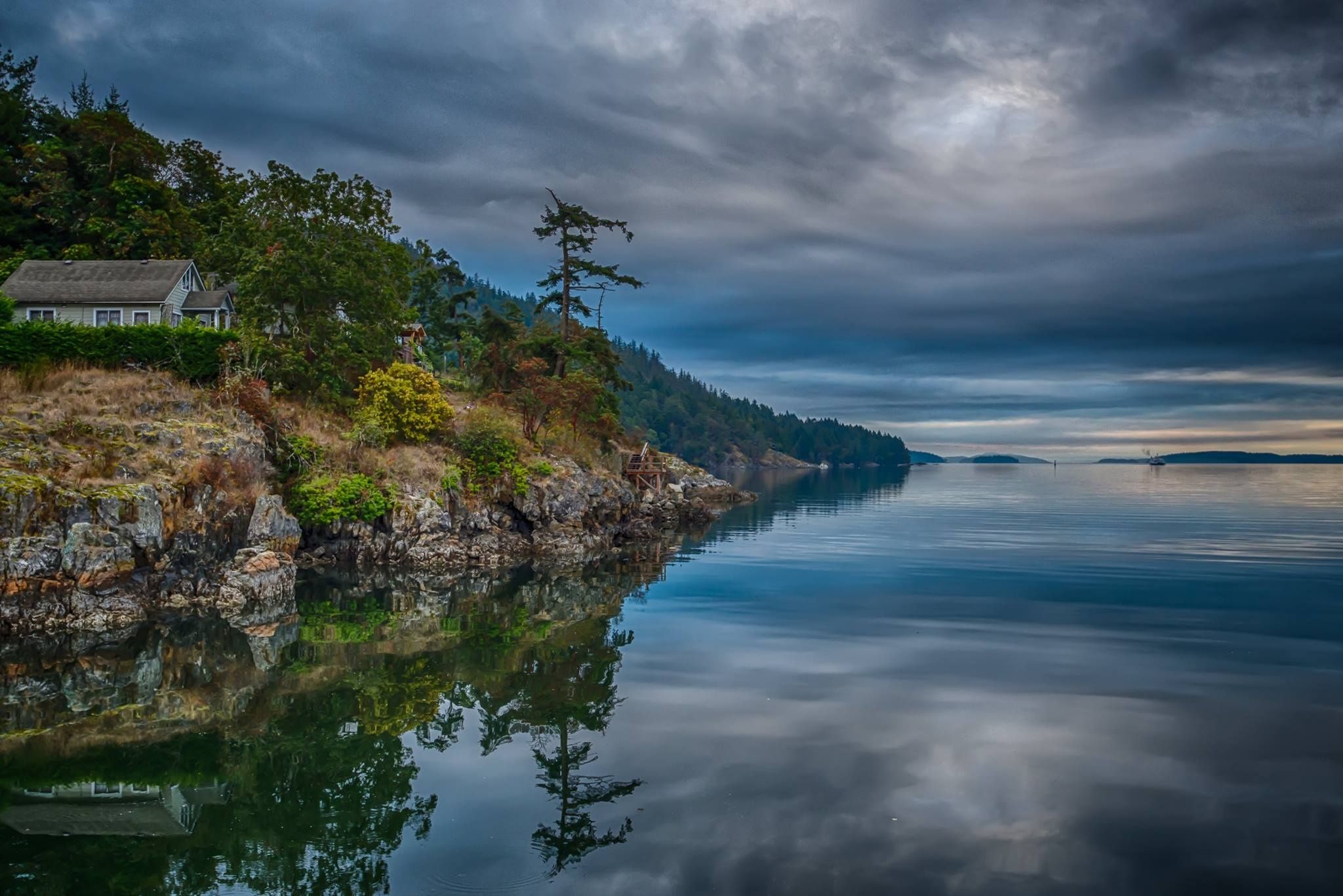 2048x1367 Salt Spring Island (Canada) Wallpaper