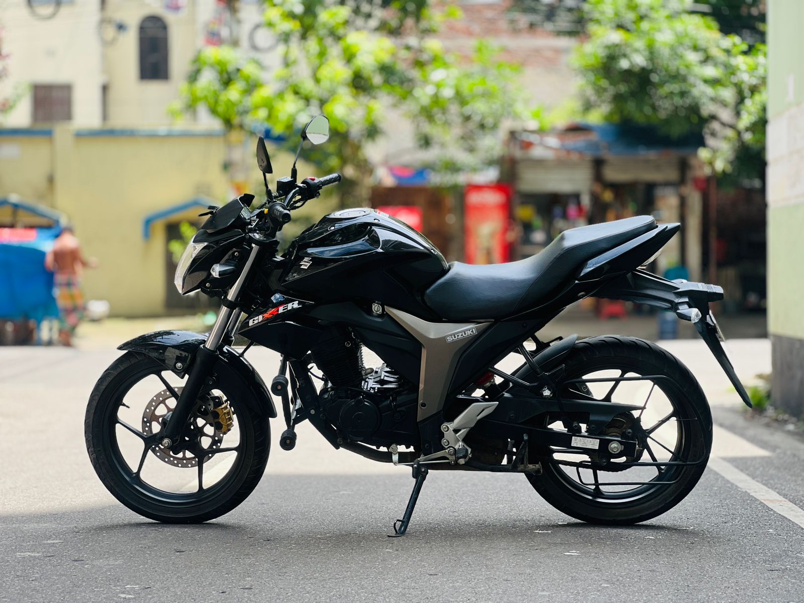 1600x1200 Suzuki Gixxer Monotone Official Indian 1300KM