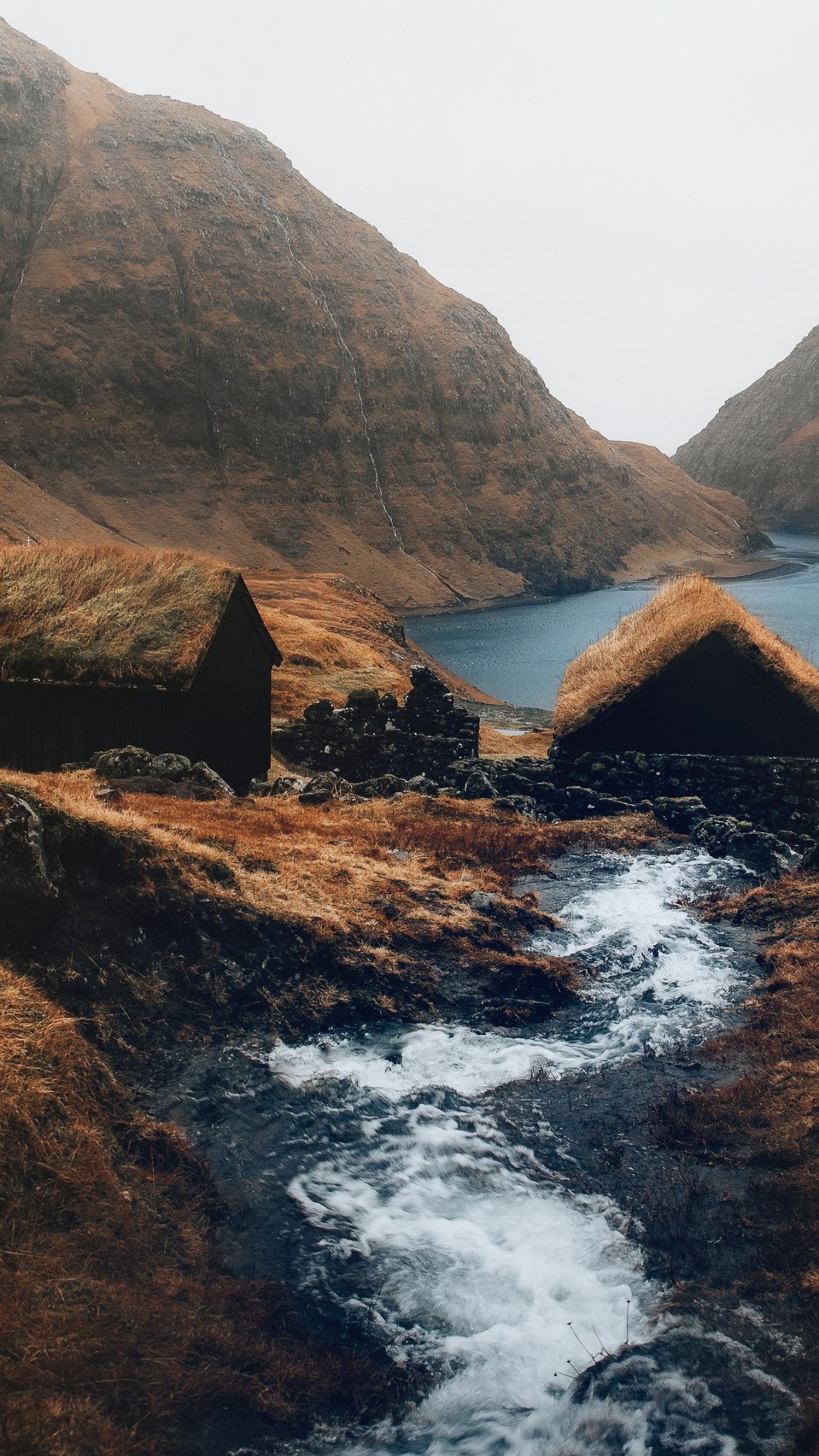 1400x2489 Village Wallpaper